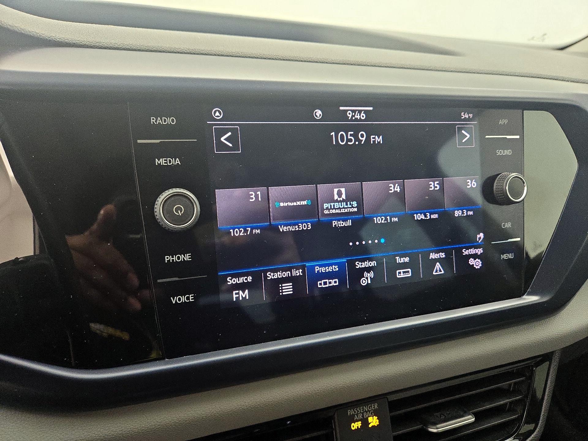 Thumbnail: 2022 Volkswagen Taos - 15