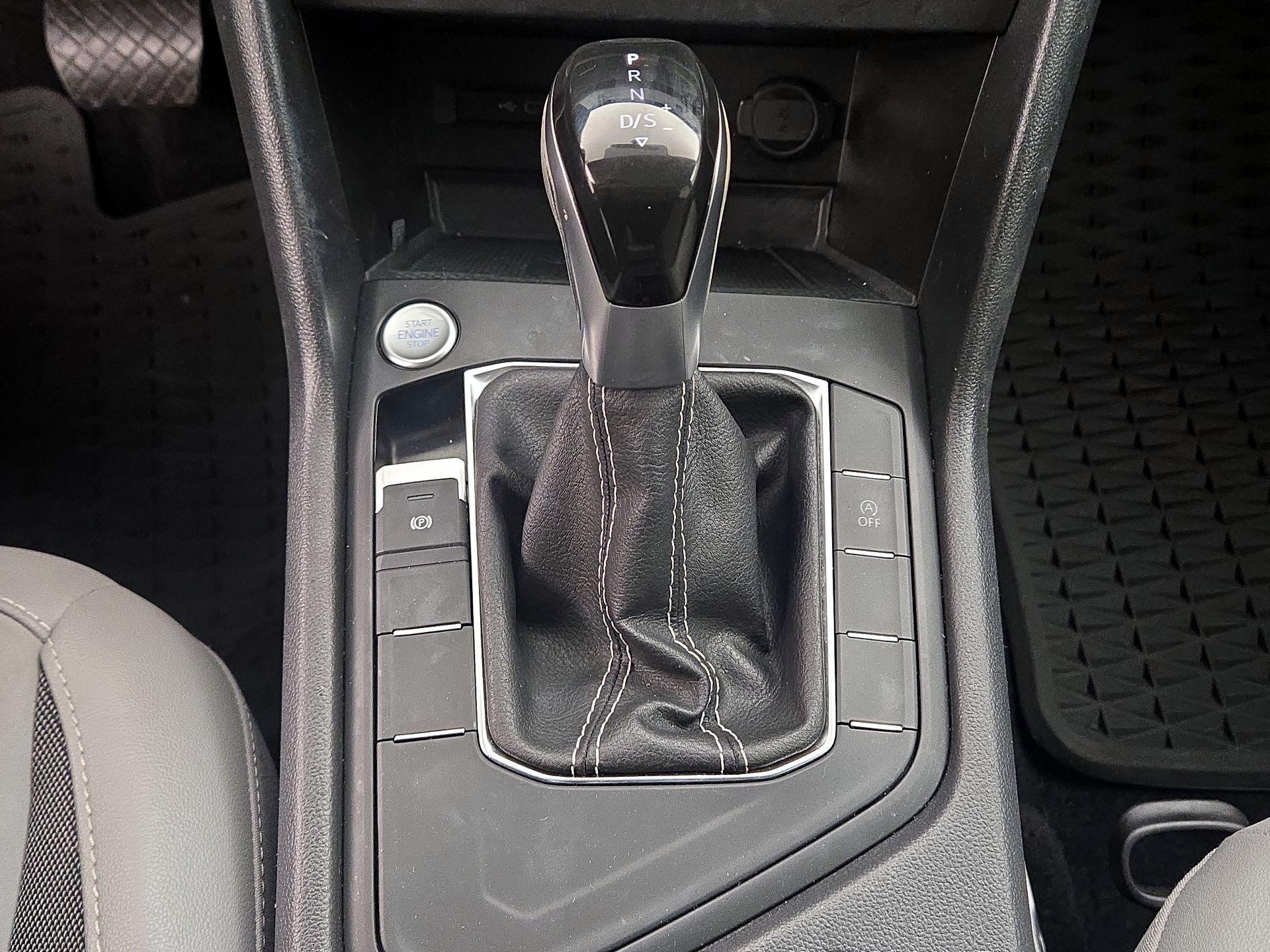 Thumbnail: 2022 Volkswagen Taos - 17