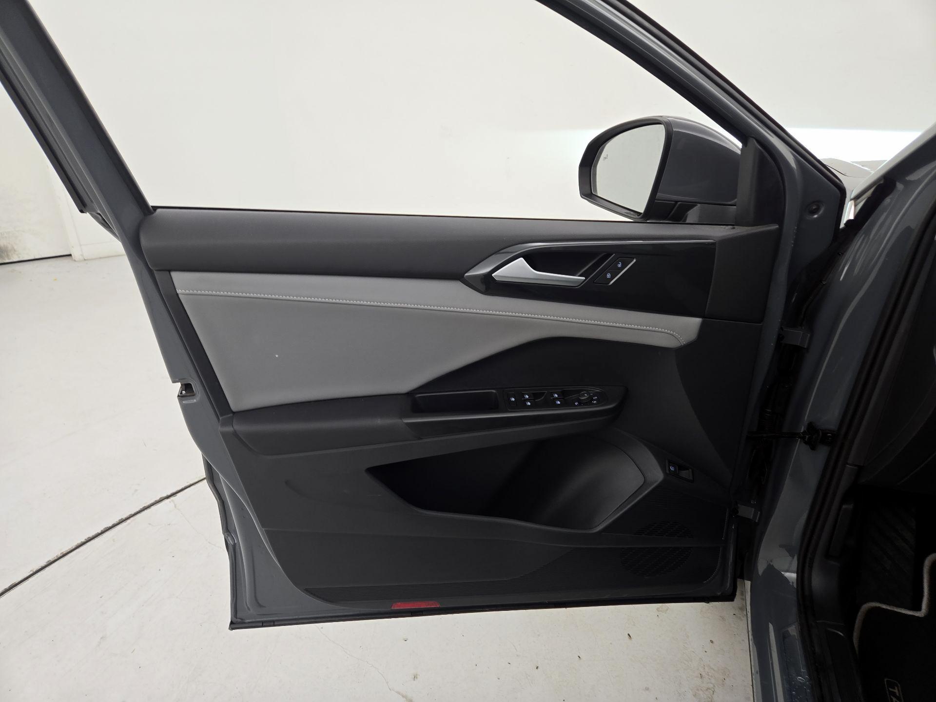 Thumbnail: 2022 Volkswagen Taos - 12