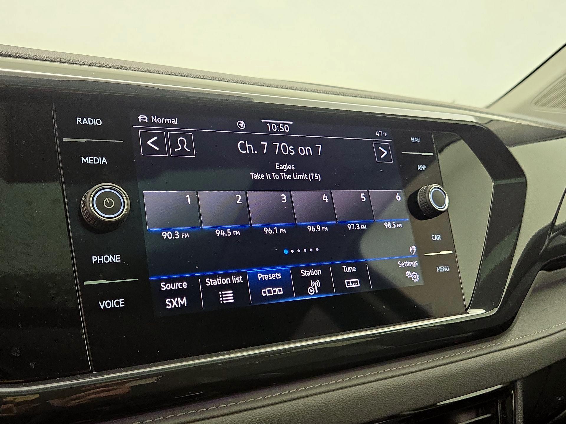 Thumbnail: 2022 Volkswagen Taos - 16