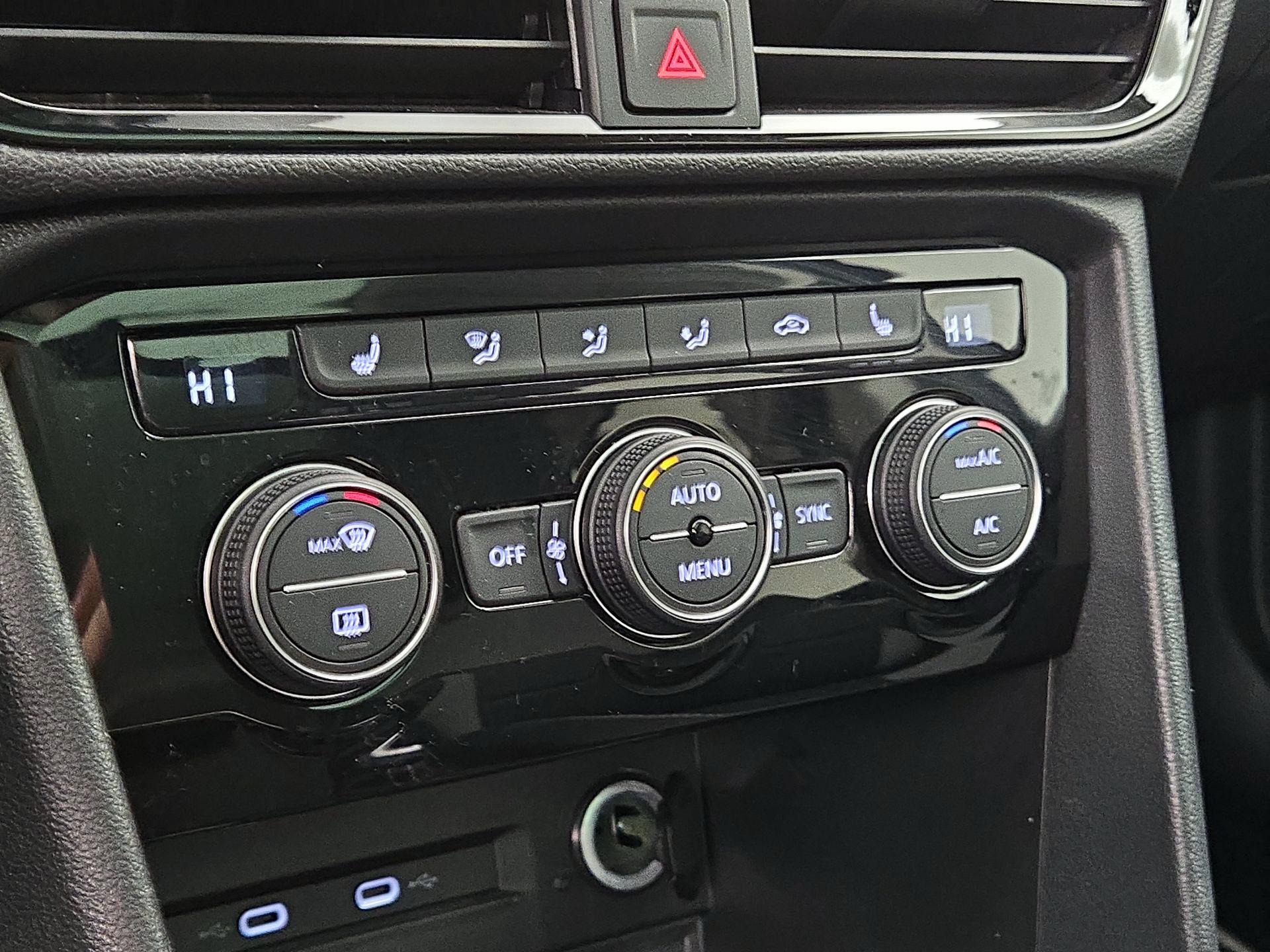 Thumbnail: 2022 Volkswagen Taos - 17