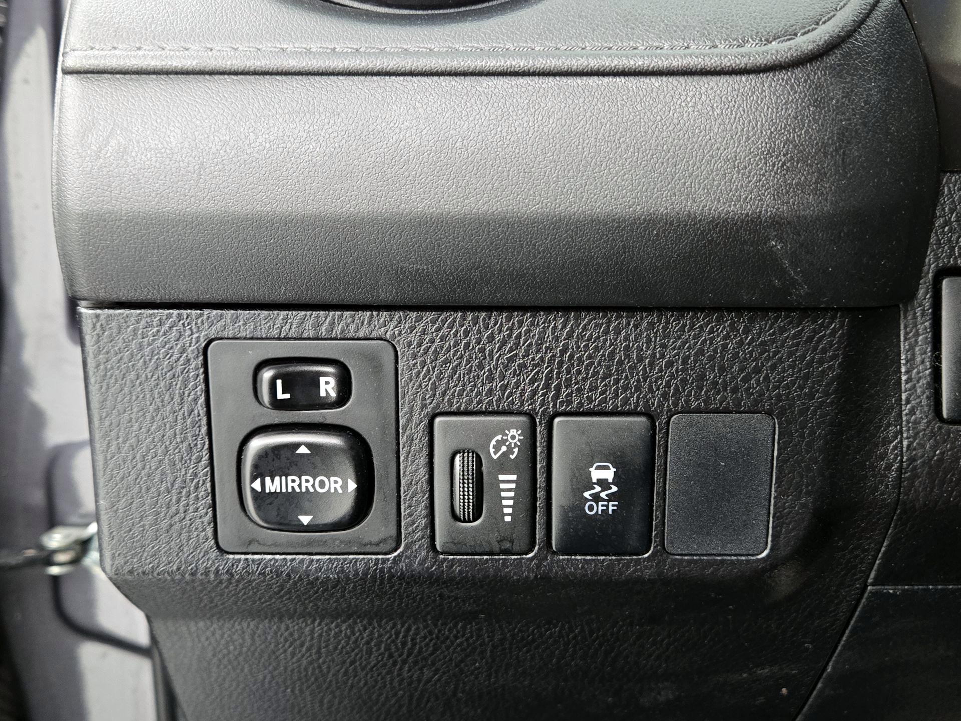 Thumbnail: 2015 Toyota RAV4 - 13