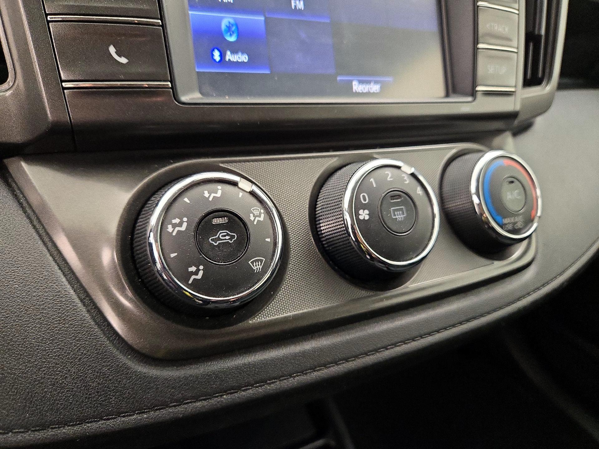 Thumbnail: 2015 Toyota RAV4 - 16