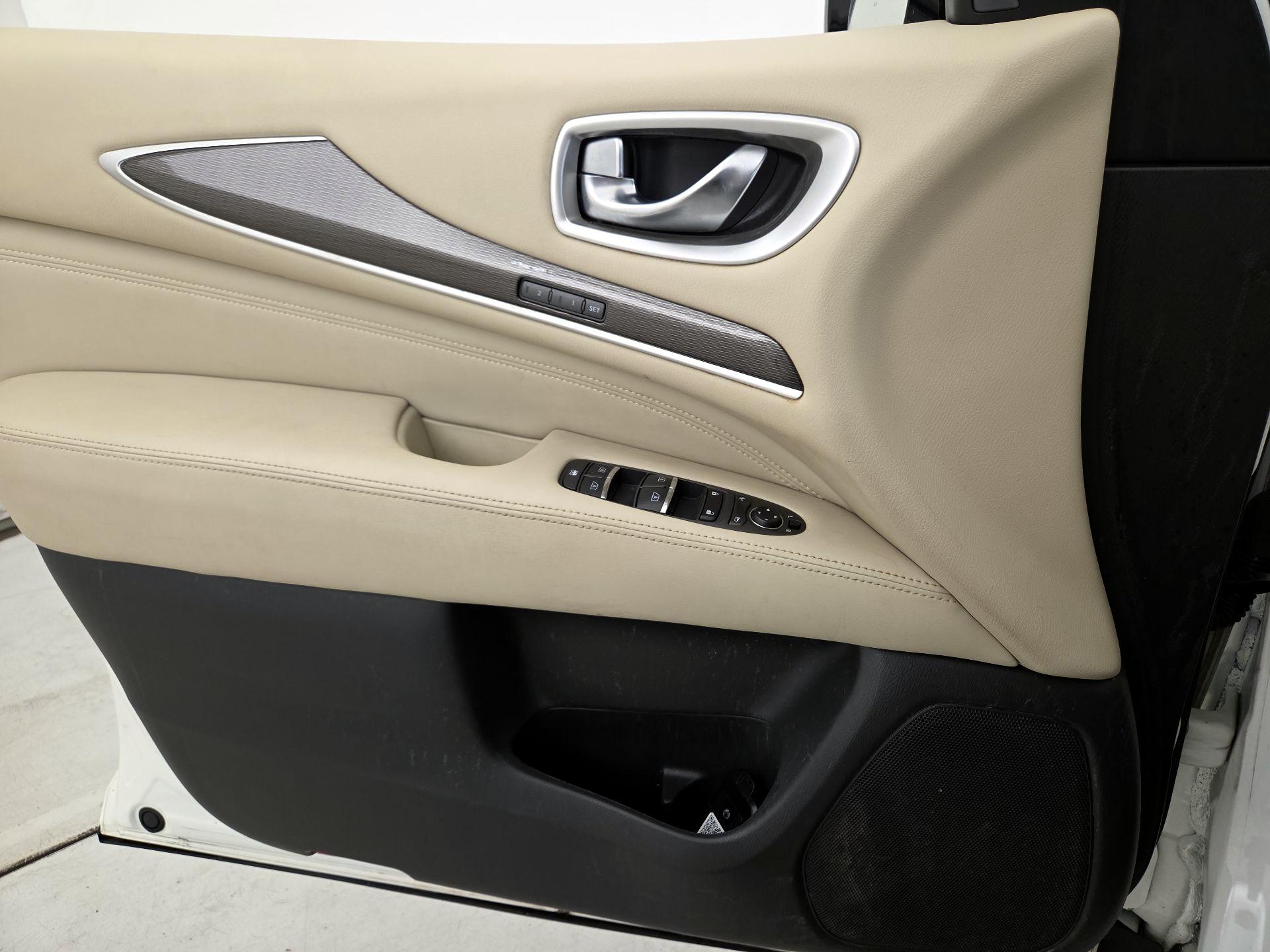 Thumbnail: 2017 INFINITI QX60 - 12