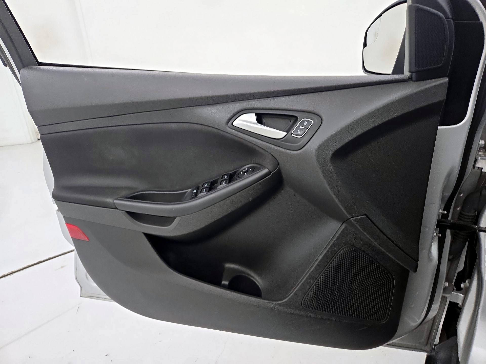 Thumbnail: 2016 Ford Focus - 12