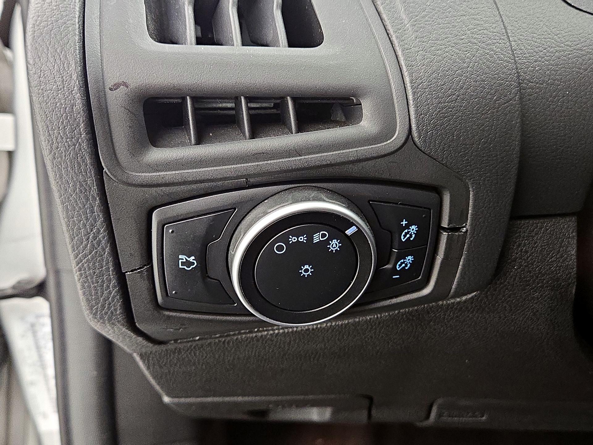 Thumbnail: 2016 Ford Focus - 13