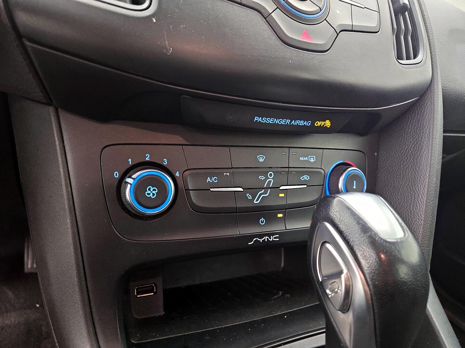 Thumbnail: 2016 Ford Focus - 16