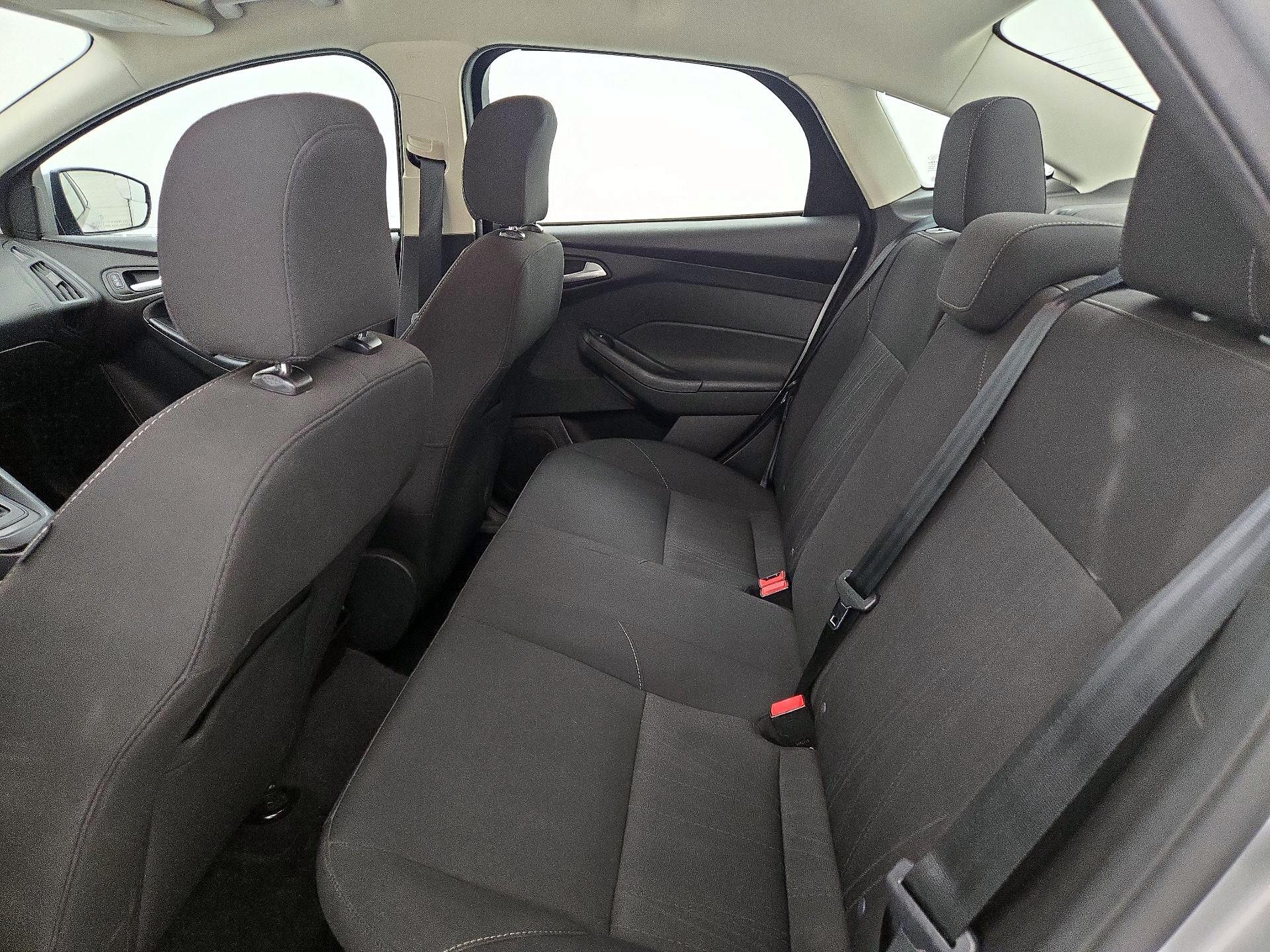 Thumbnail: 2016 Ford Focus - 19