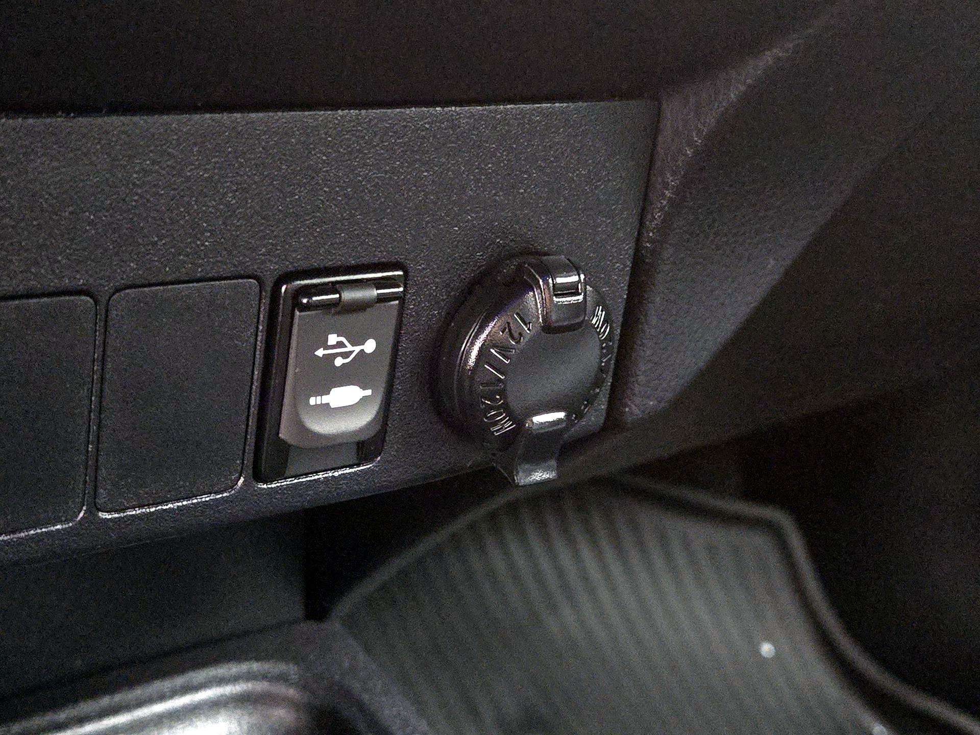 Thumbnail: 2016 Toyota RAV4 - 18