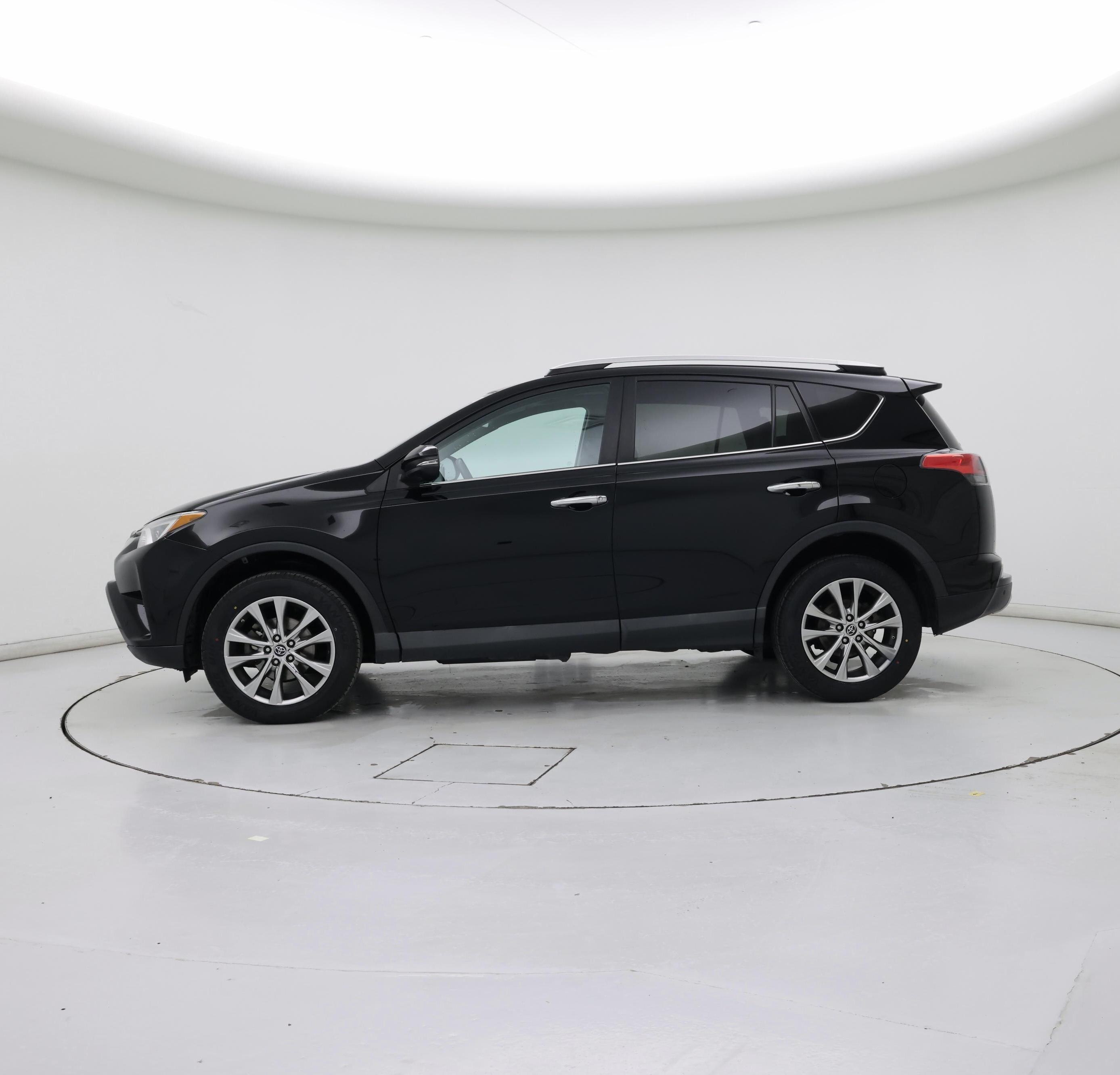 Thumbnail: 2016 Toyota RAV4 - 3