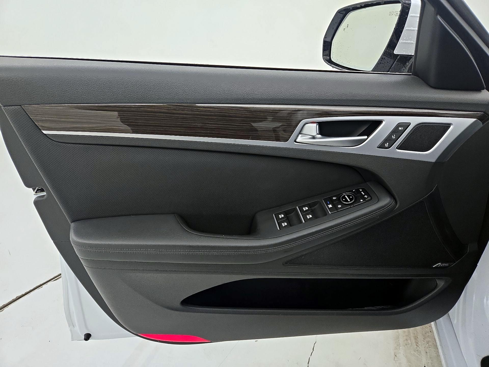 Thumbnail: 2015 Hyundai Genesis - 12