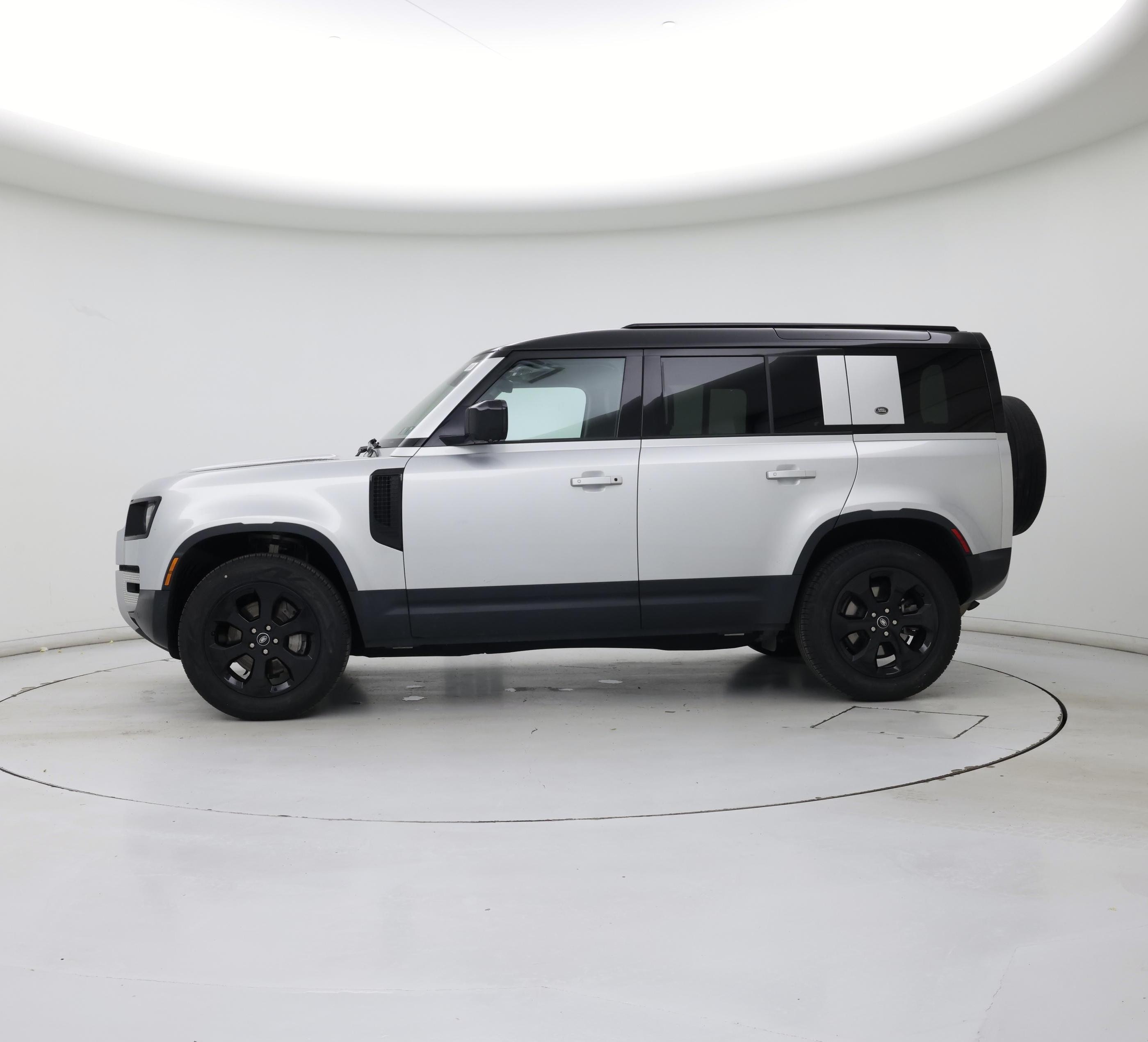 Thumbnail: 2020 Land Rover Defender - 3