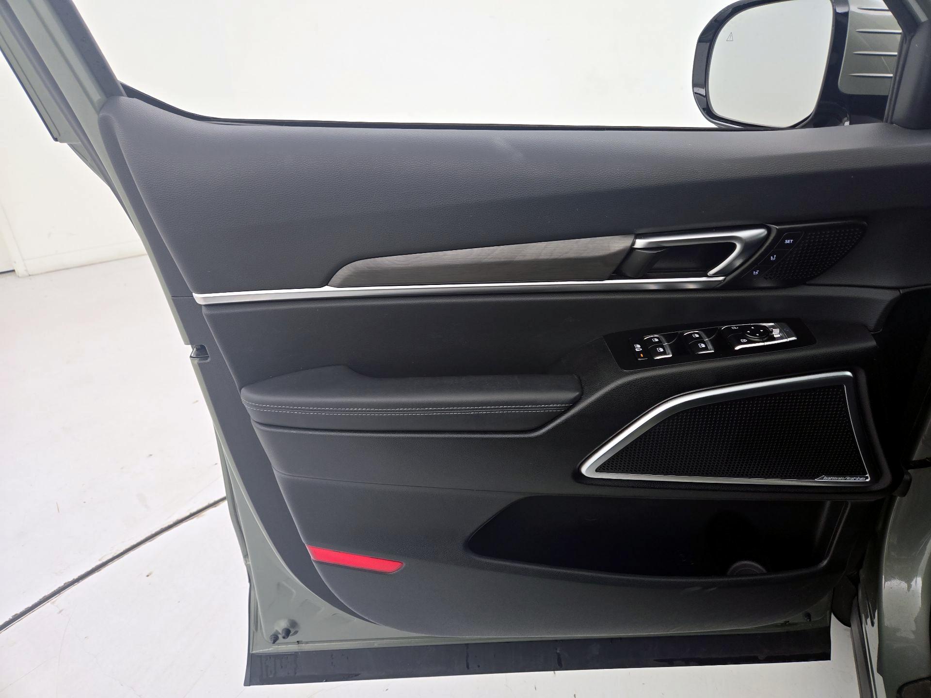 Thumbnail: 2023 Kia Telluride - 12