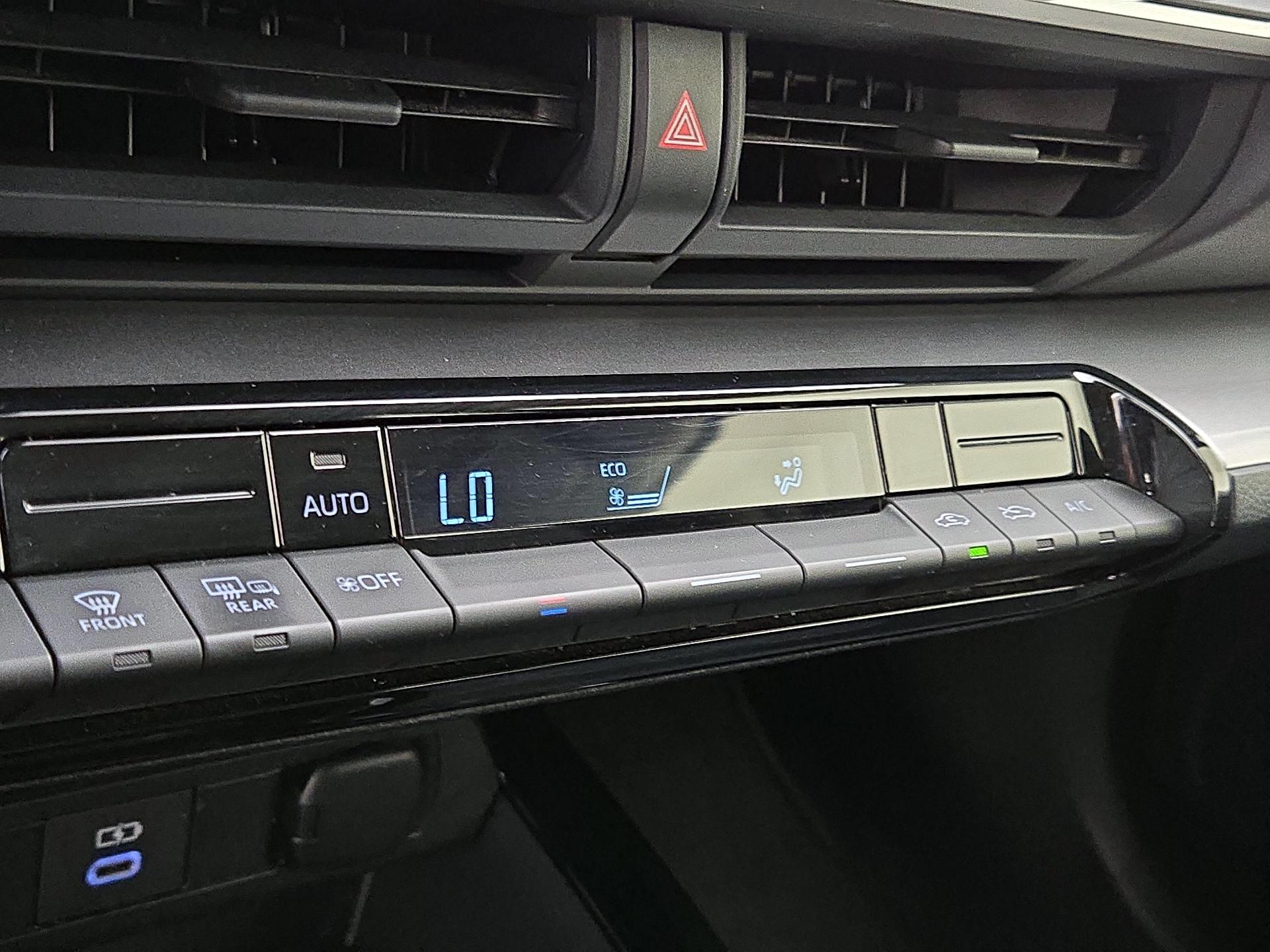 Thumbnail: 2024 Toyota Prius - 15