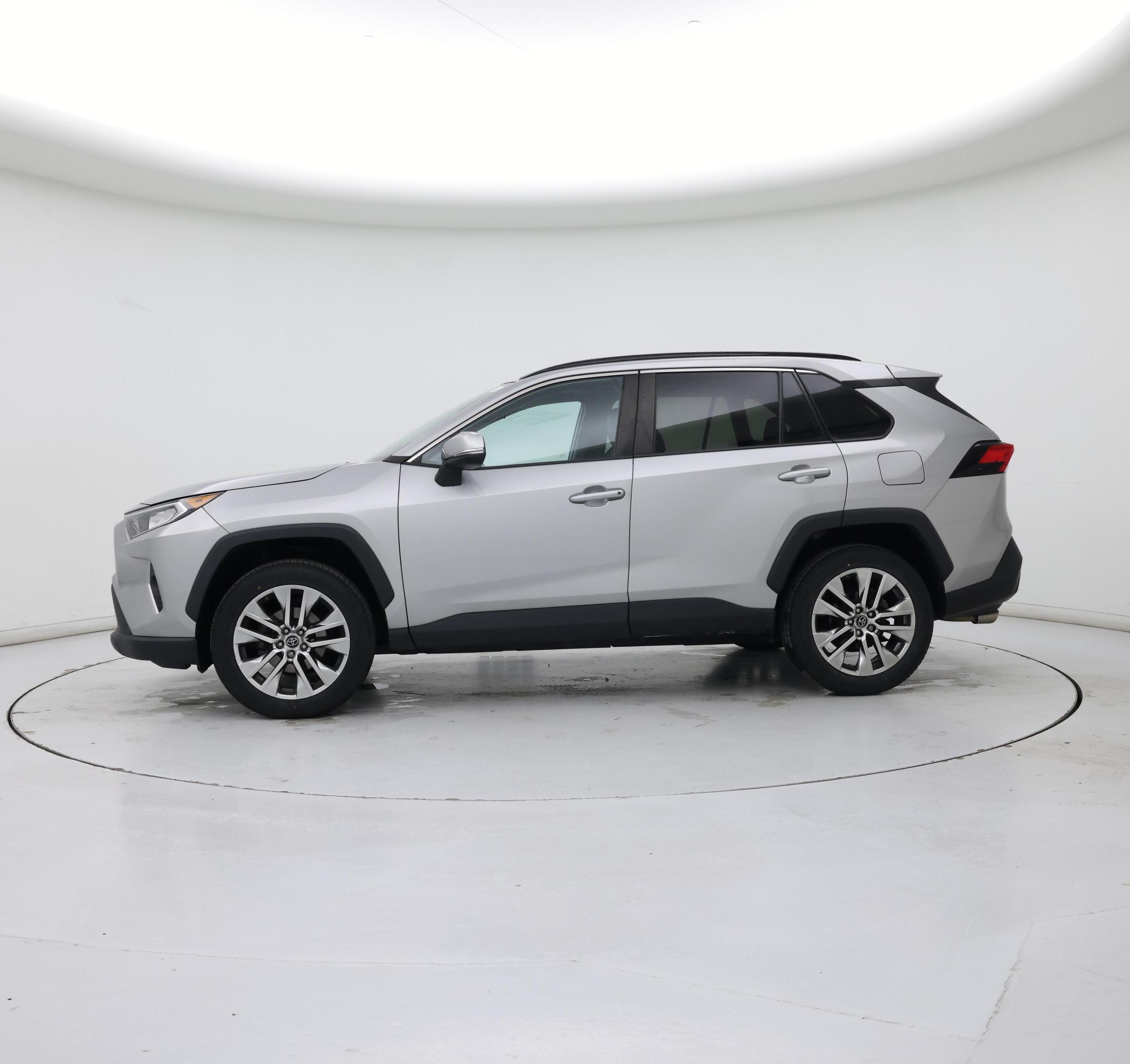 Thumbnail: 2019 Toyota RAV4 - 3
