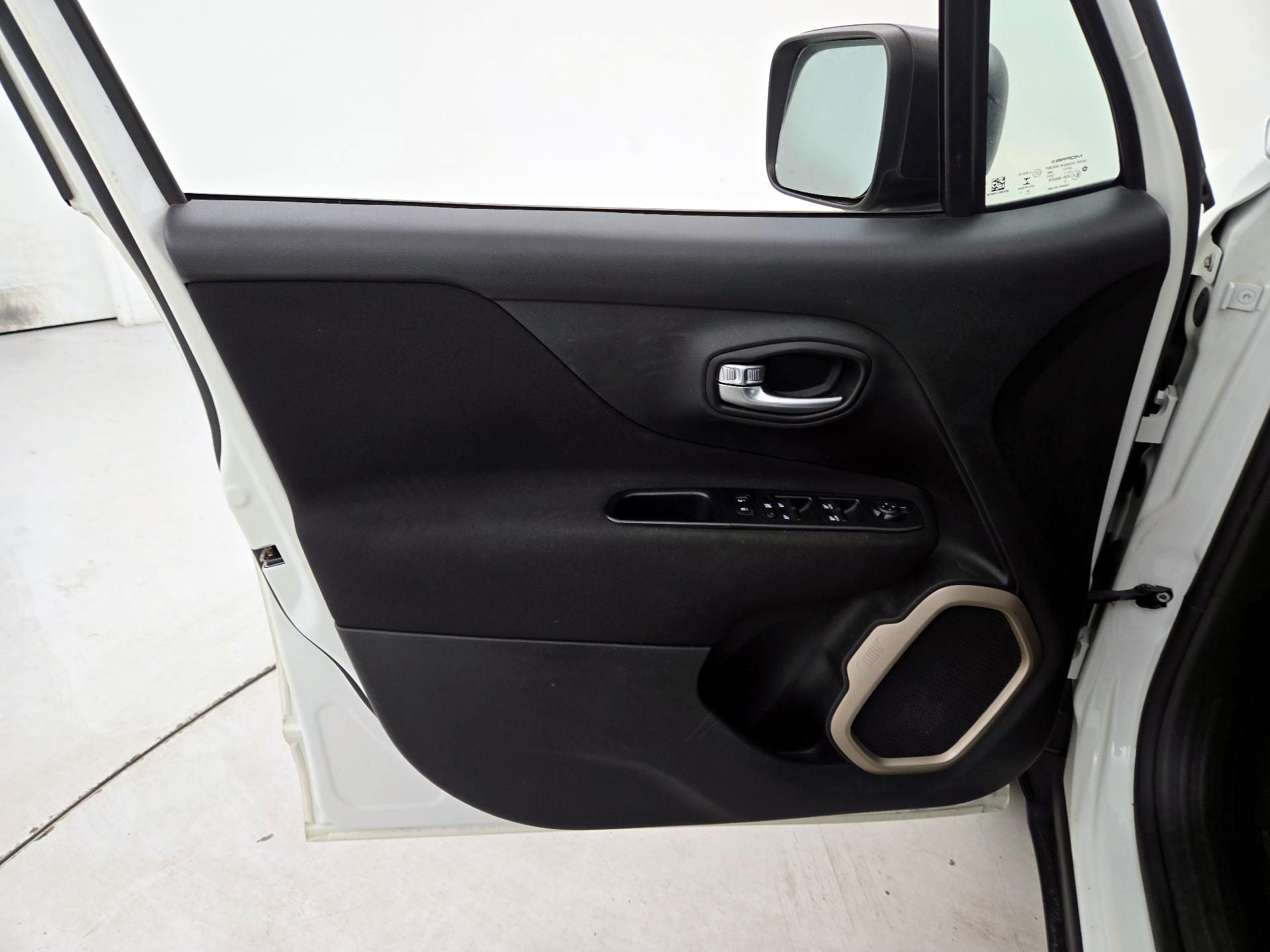 Thumbnail: 2017 Jeep Renegade - 12