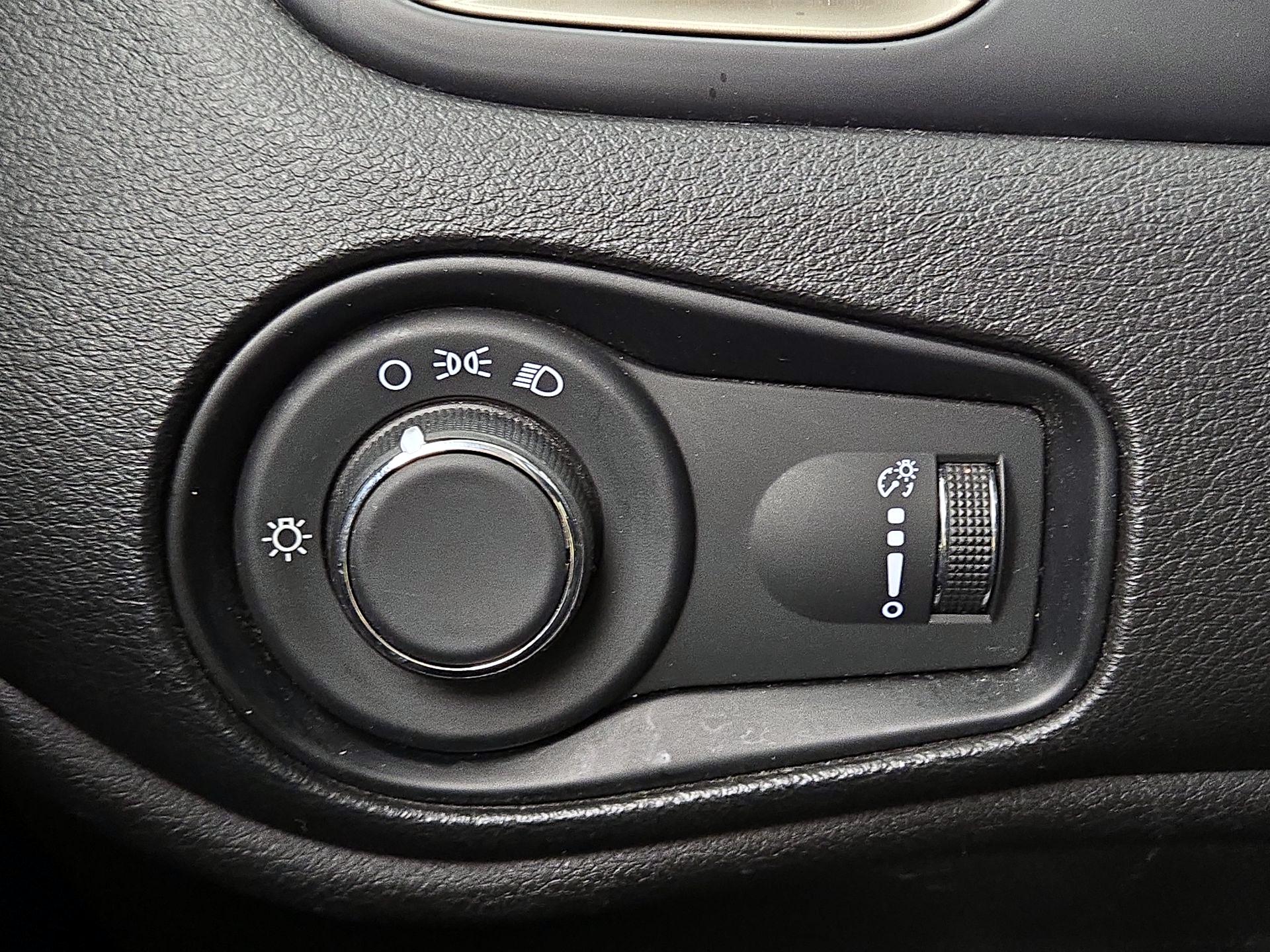 Thumbnail: 2017 Jeep Renegade - 13