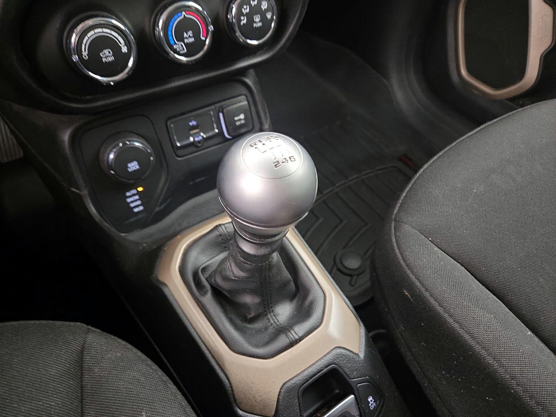 Thumbnail: 2017 Jeep Renegade - 16