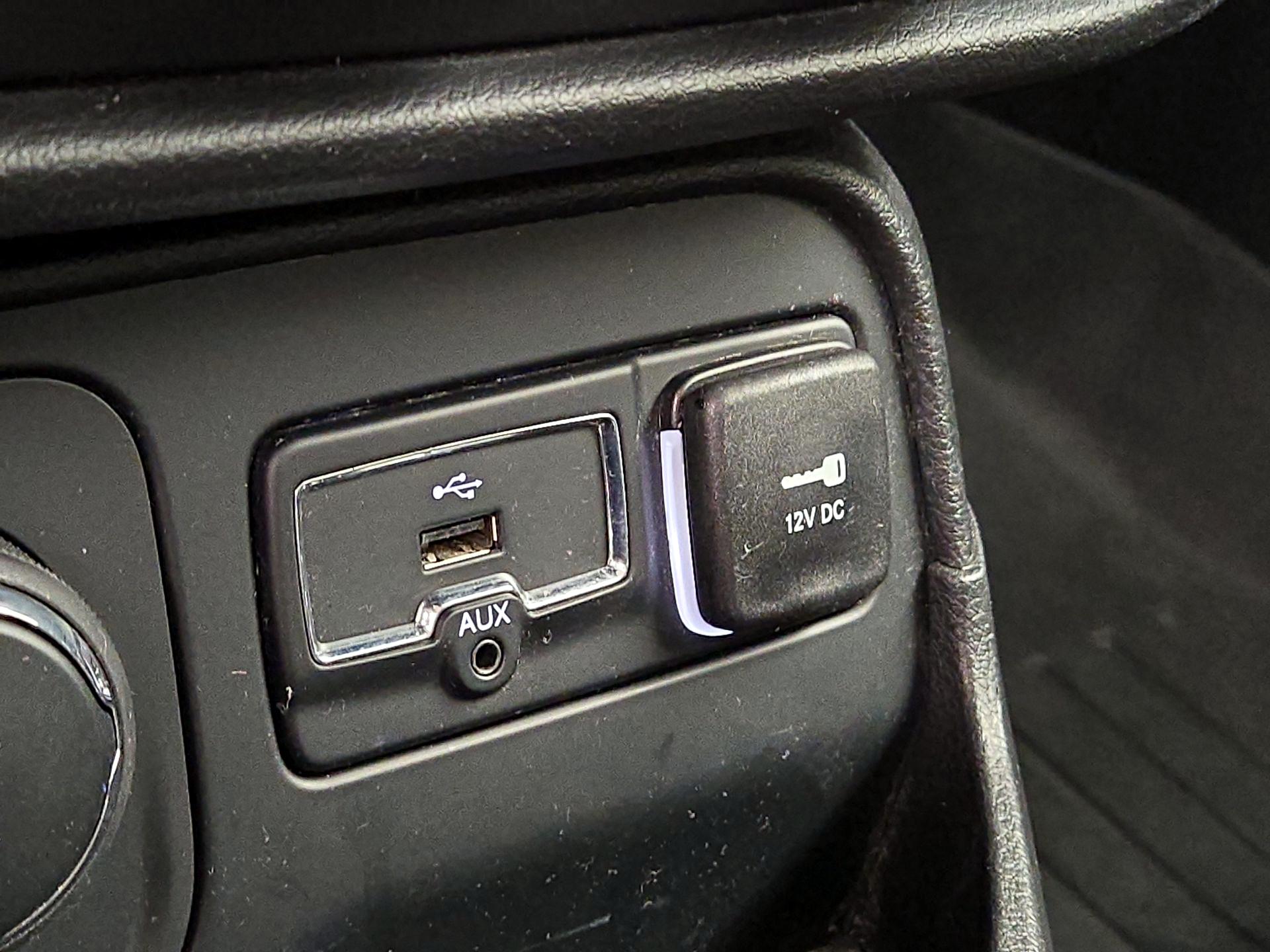 Thumbnail: 2017 Jeep Renegade - 17