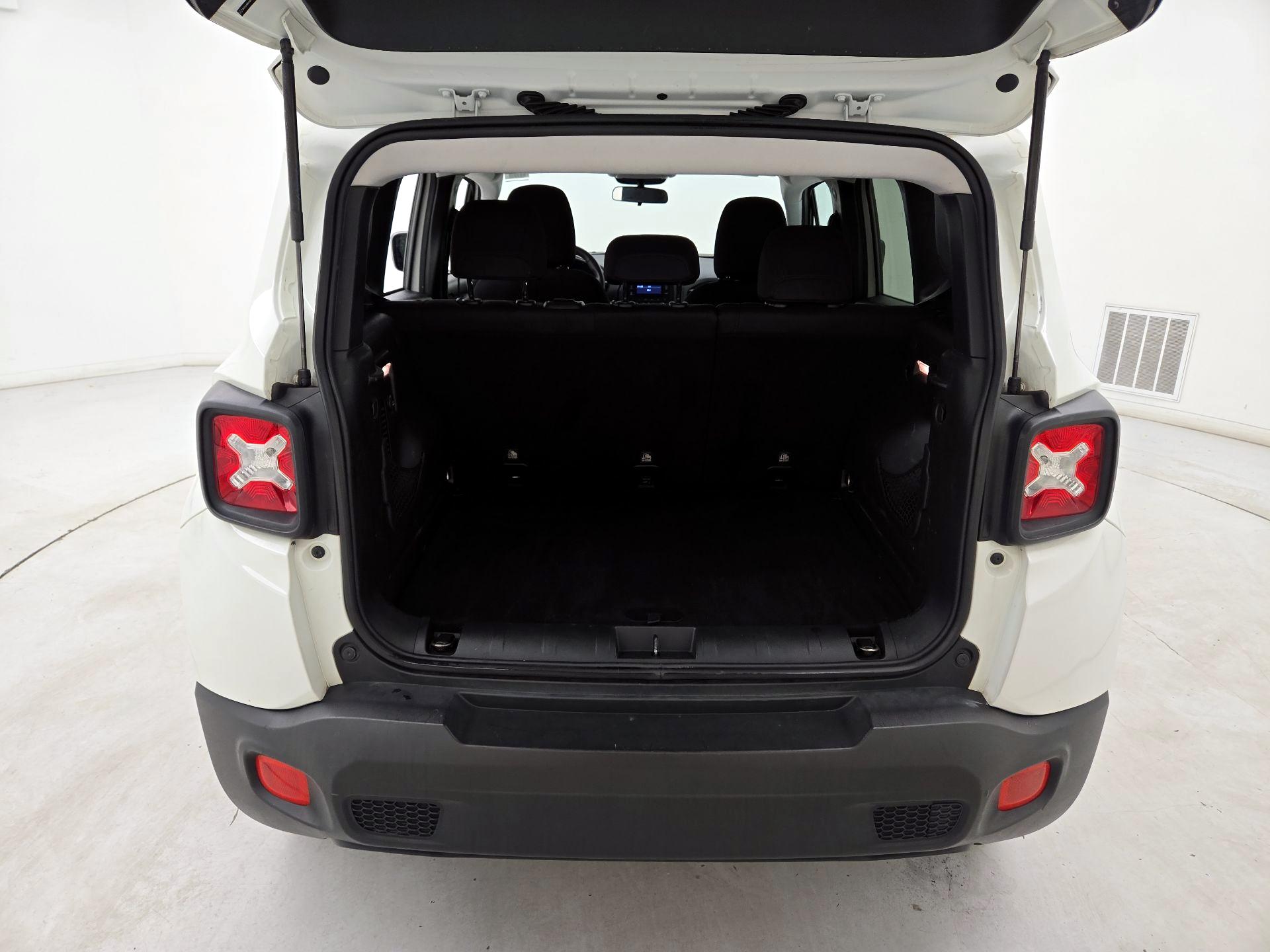 Thumbnail: 2017 Jeep Renegade - 19