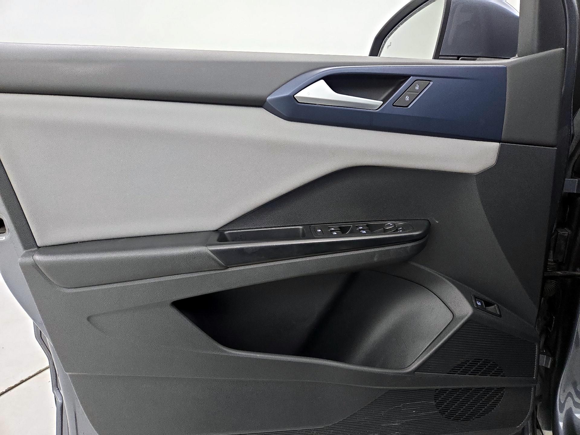 Thumbnail: 2022 Volkswagen Taos - 12