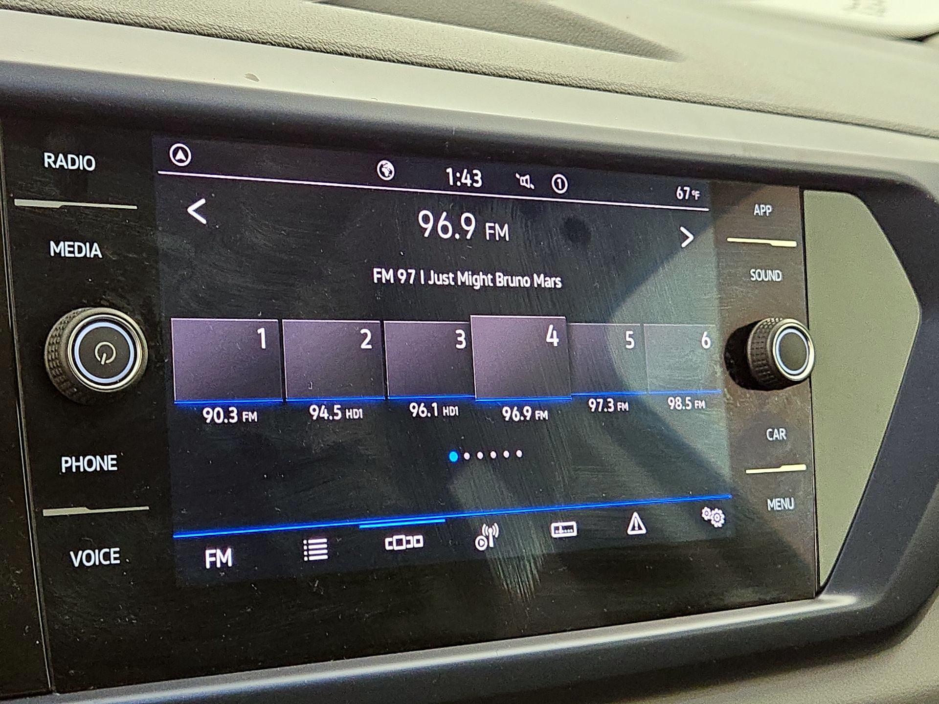 Thumbnail: 2022 Volkswagen Taos - 14