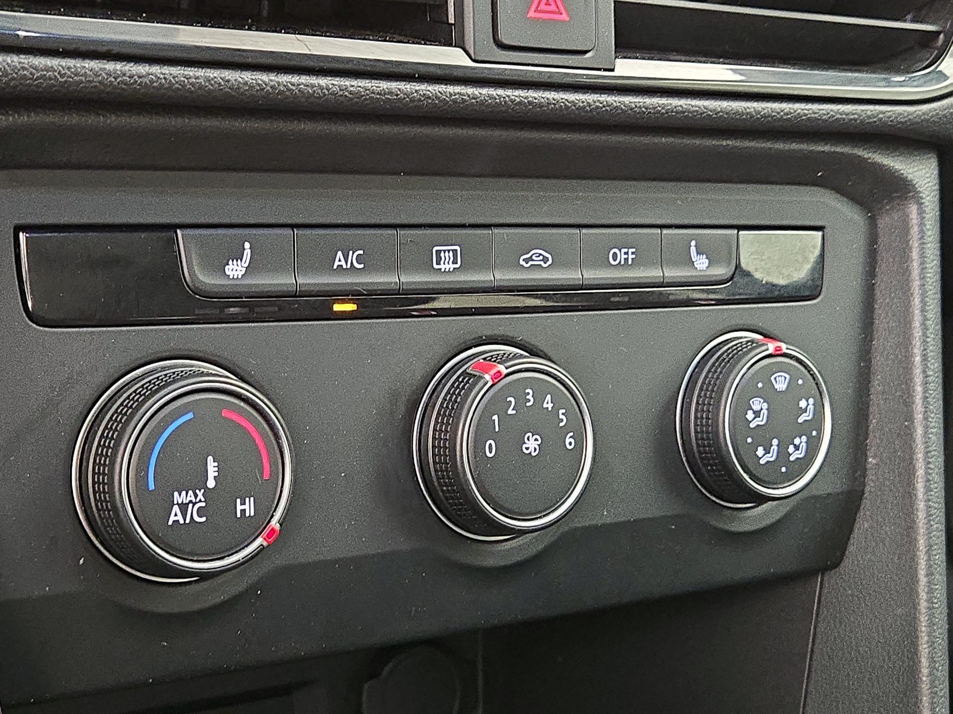 Thumbnail: 2022 Volkswagen Taos - 15