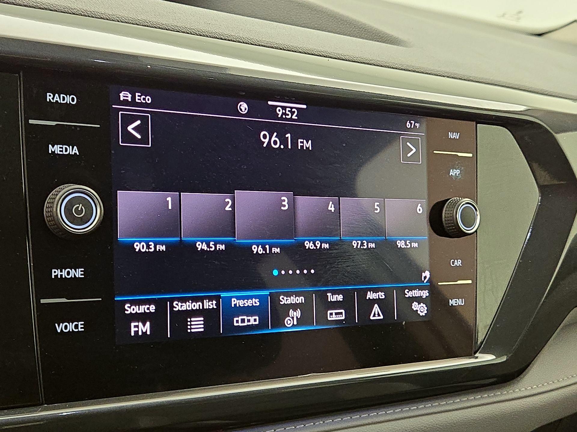 Thumbnail: 2022 Volkswagen Taos - 15