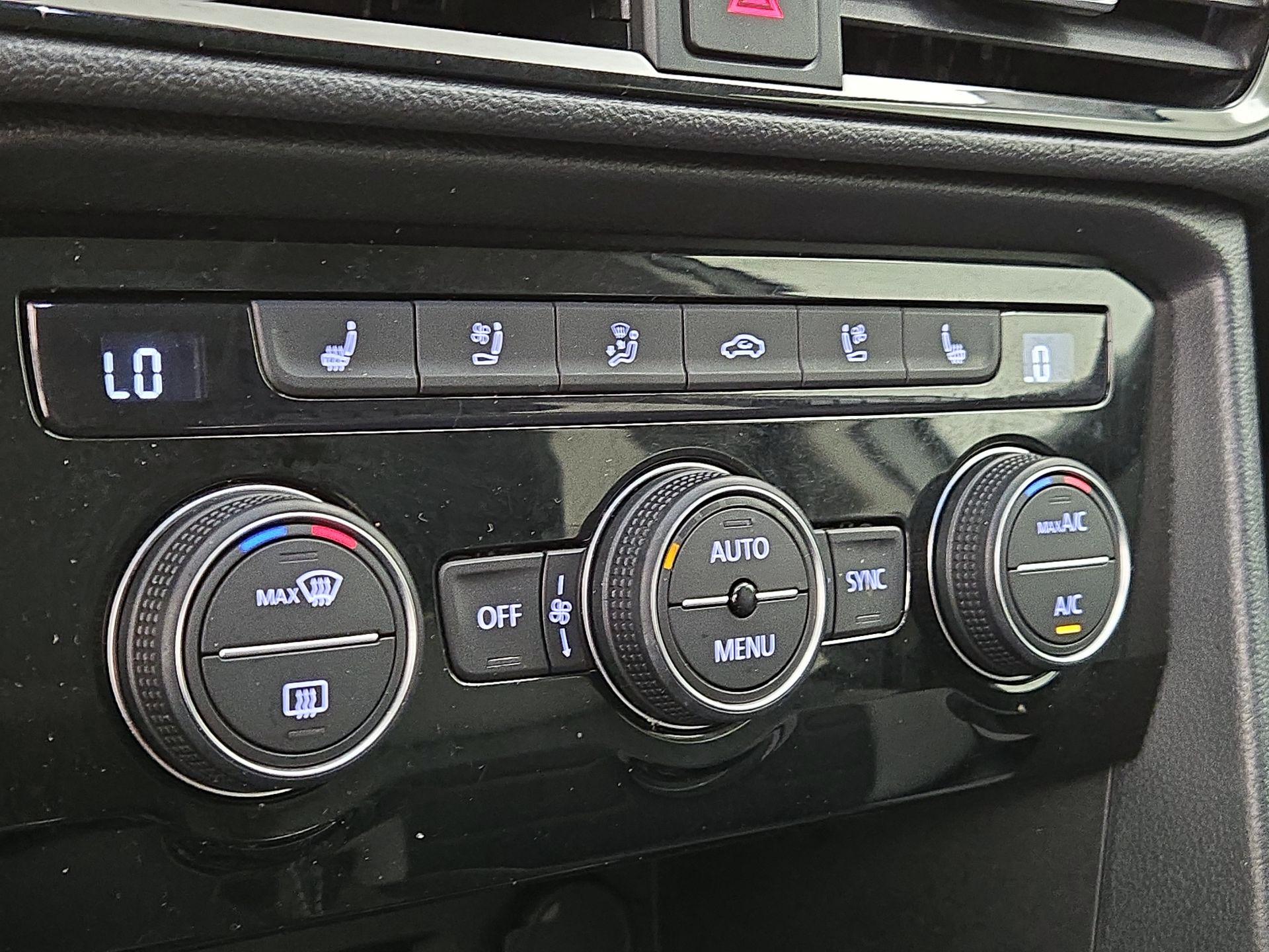 Thumbnail: 2022 Volkswagen Taos - 16