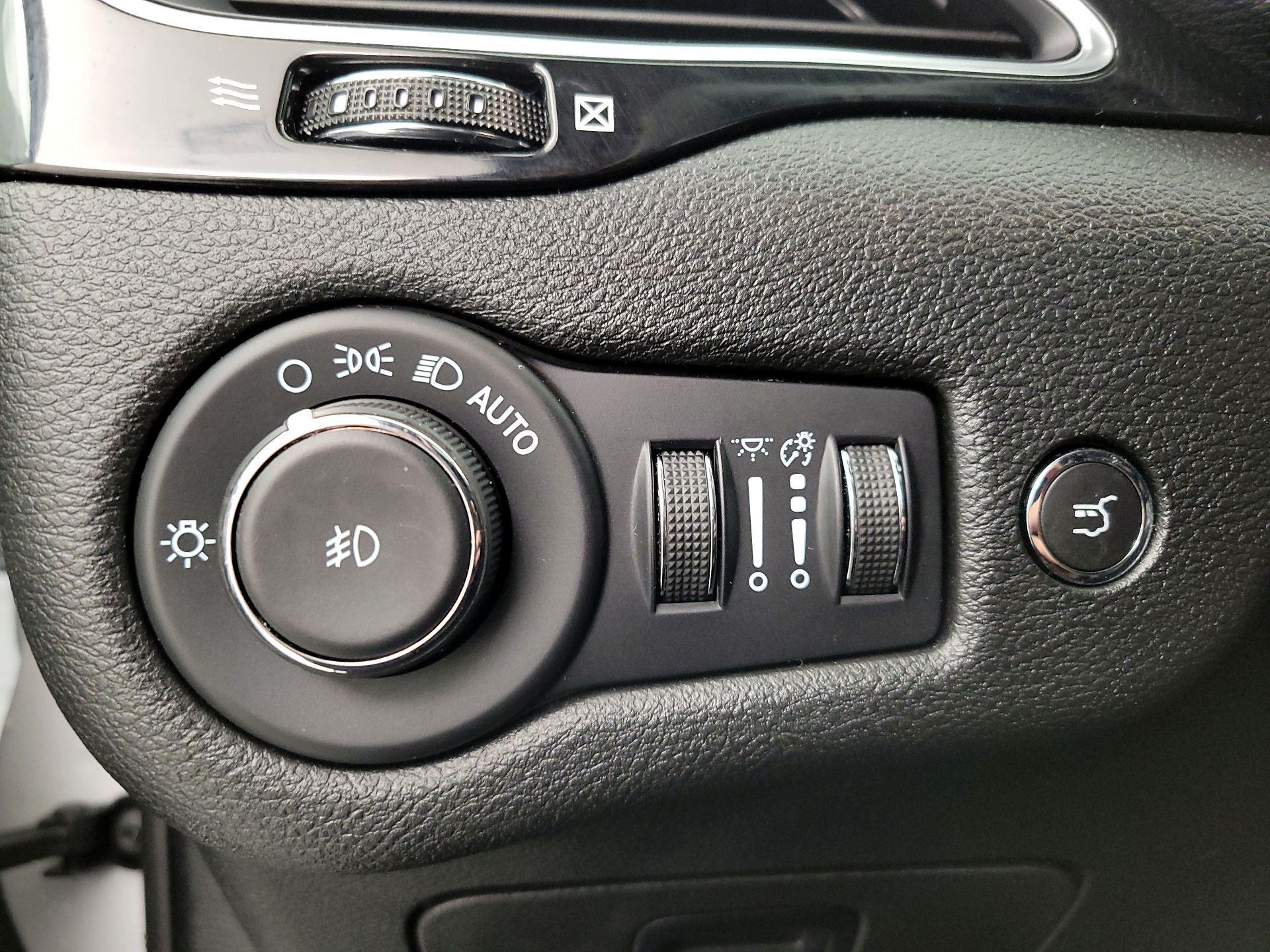 Thumbnail: 2023 Jeep Cherokee - 13