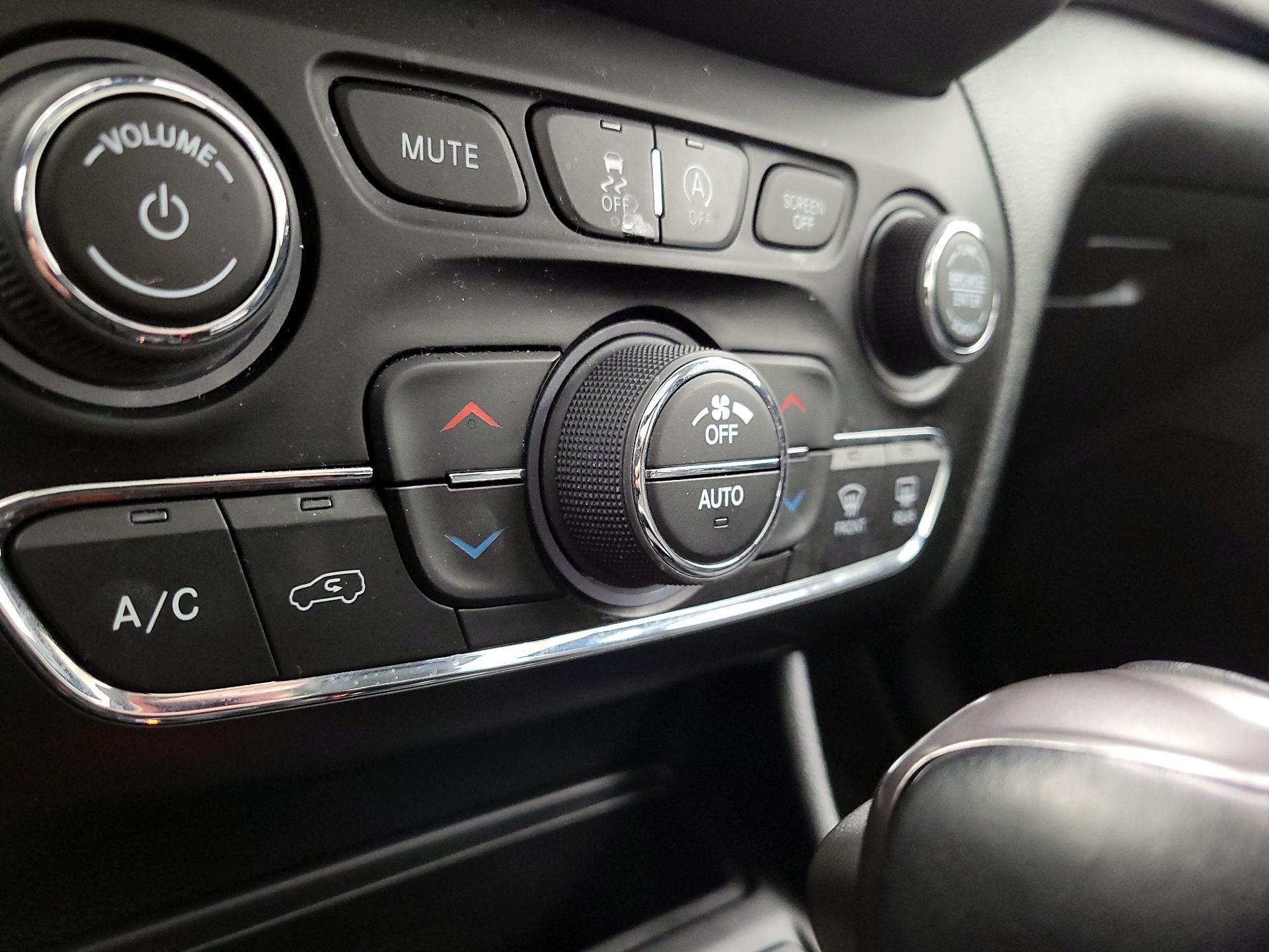 Thumbnail: 2023 Jeep Cherokee - 17