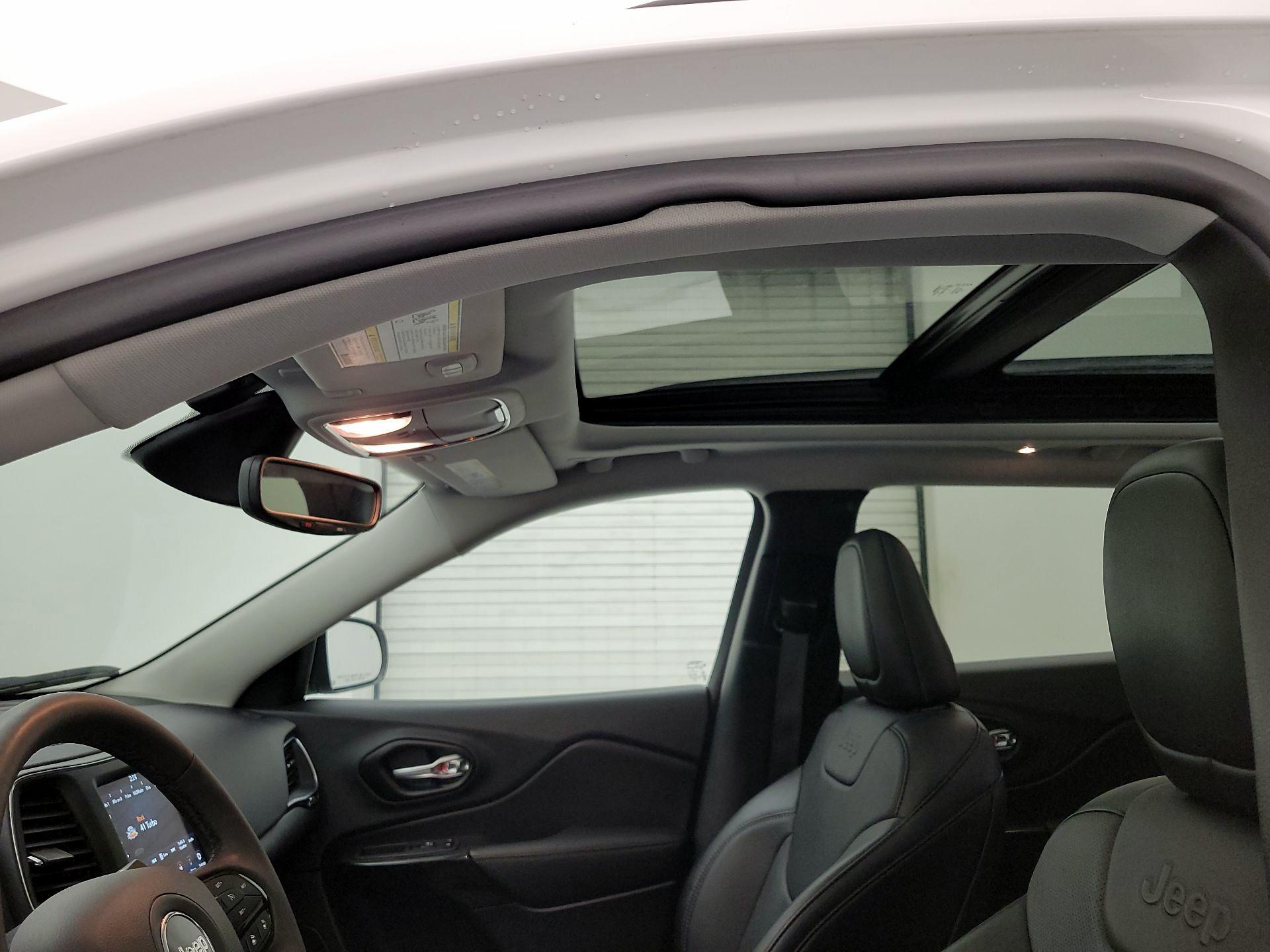 Thumbnail: 2023 Jeep Cherokee - 20