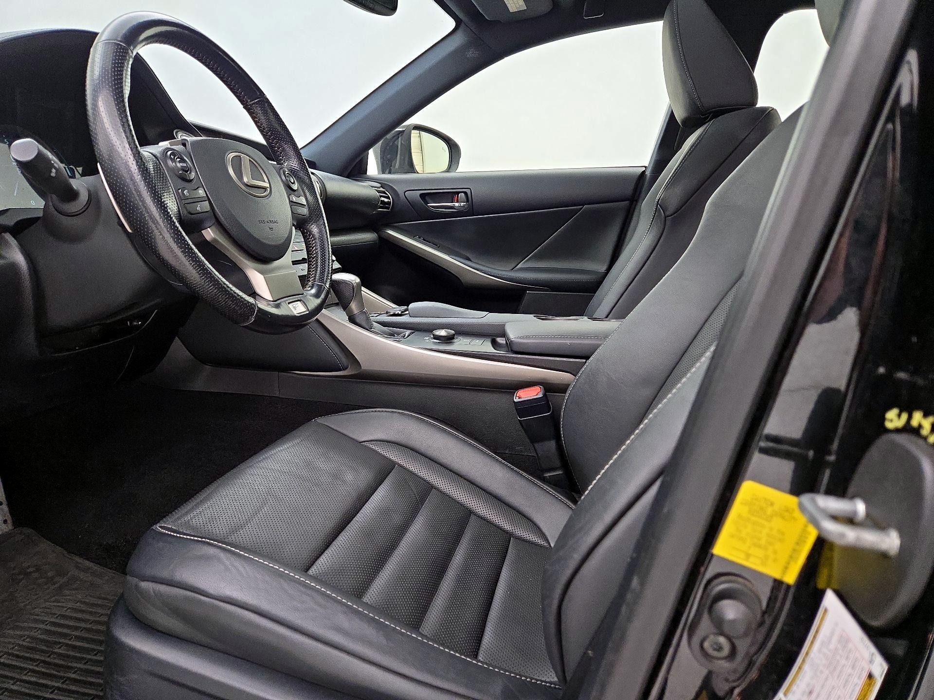 Thumbnail: 2016 Lexus IS - 11