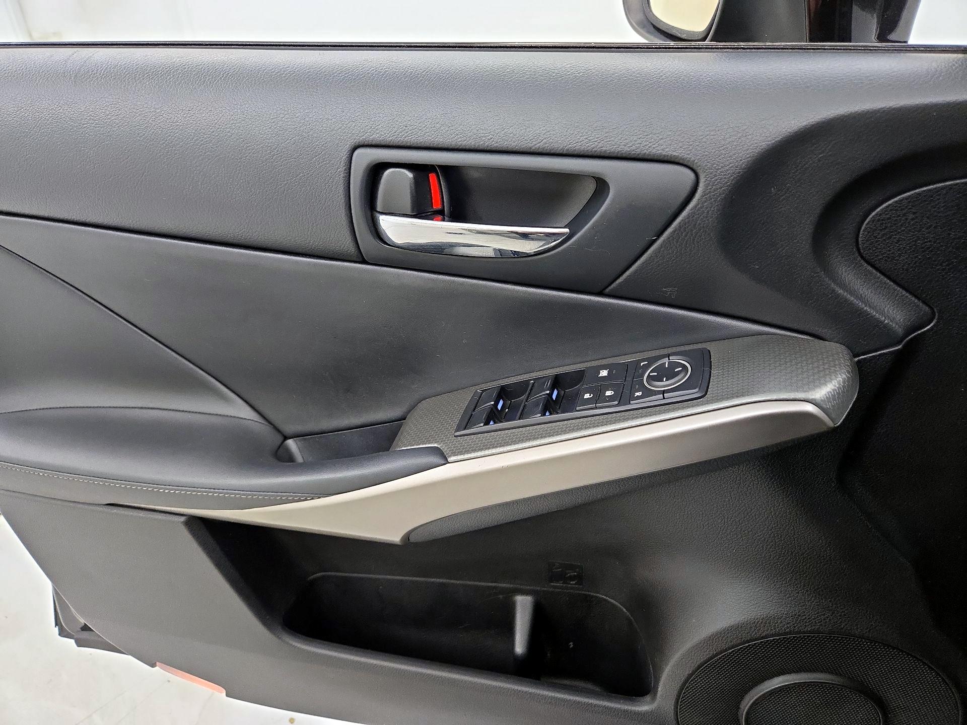 Thumbnail: 2016 Lexus IS - 12