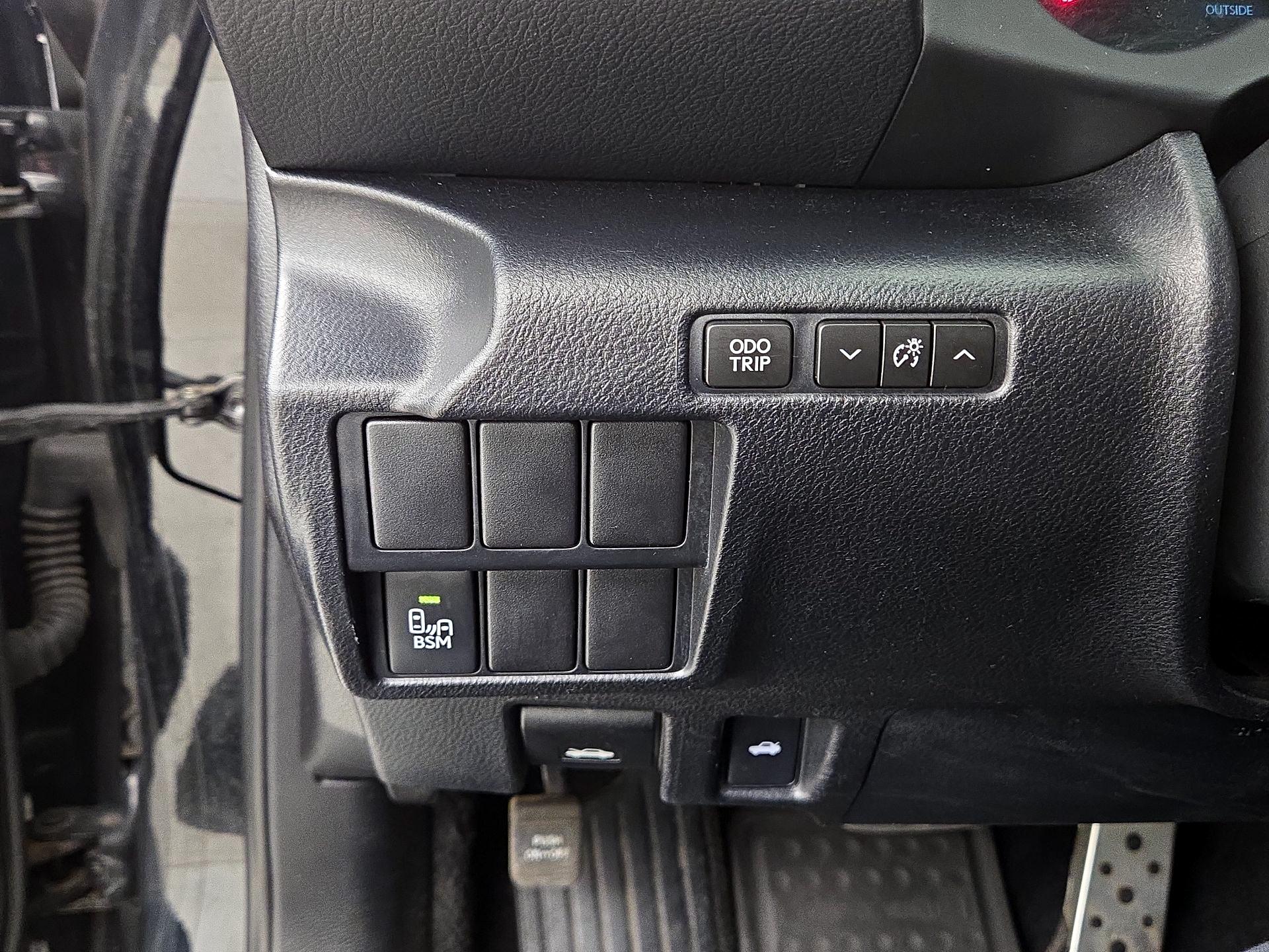 Thumbnail: 2016 Lexus IS - 13