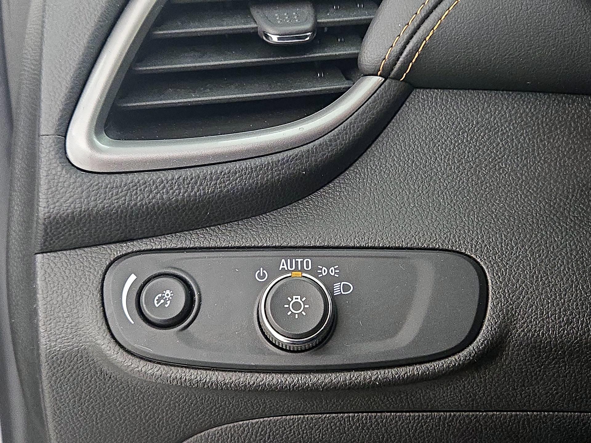 Thumbnail: 2017 Chevrolet Trax - 13