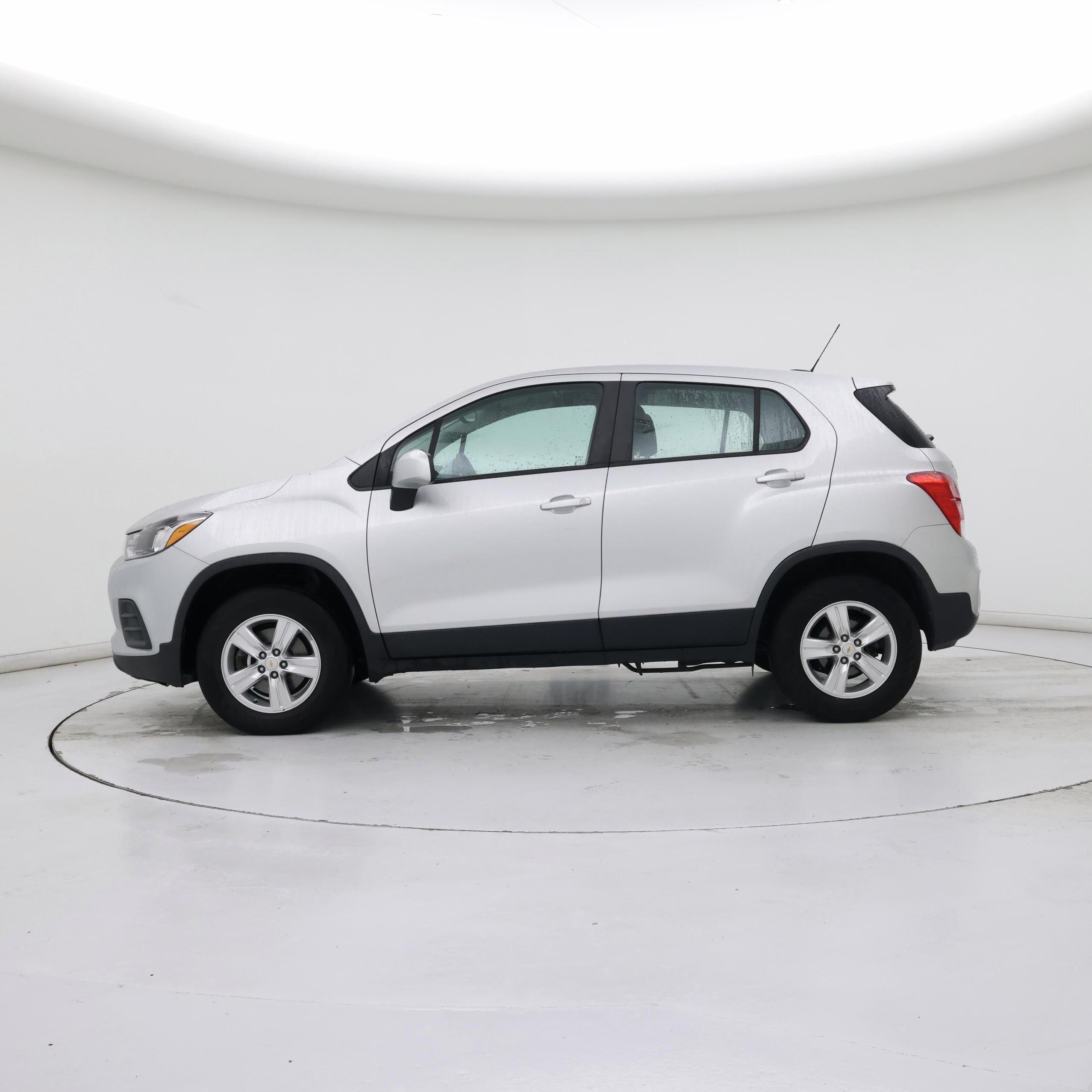 Thumbnail: 2017 Chevrolet Trax - 3