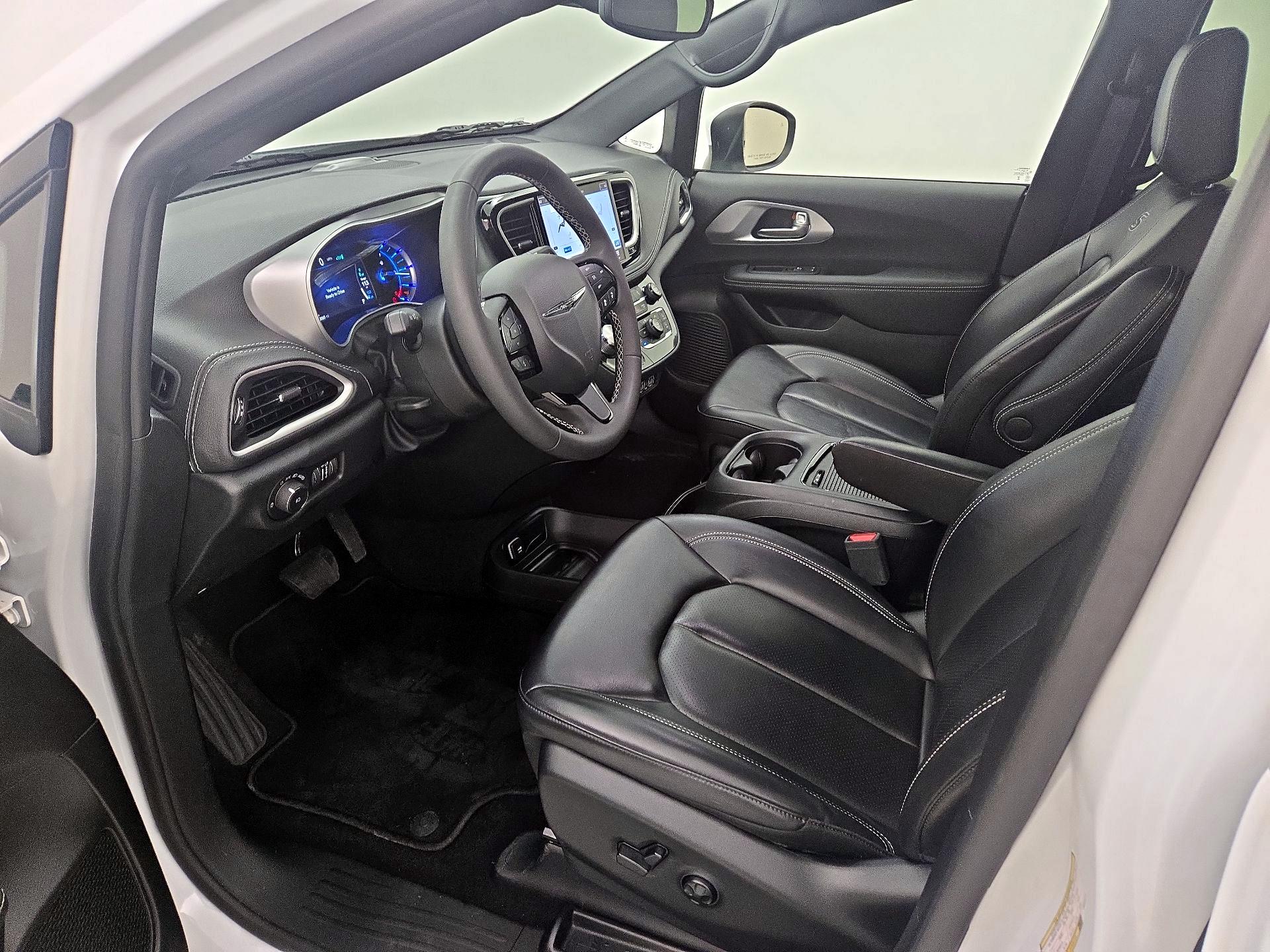 Thumbnail: 2023 Chrysler Pacifica - 11