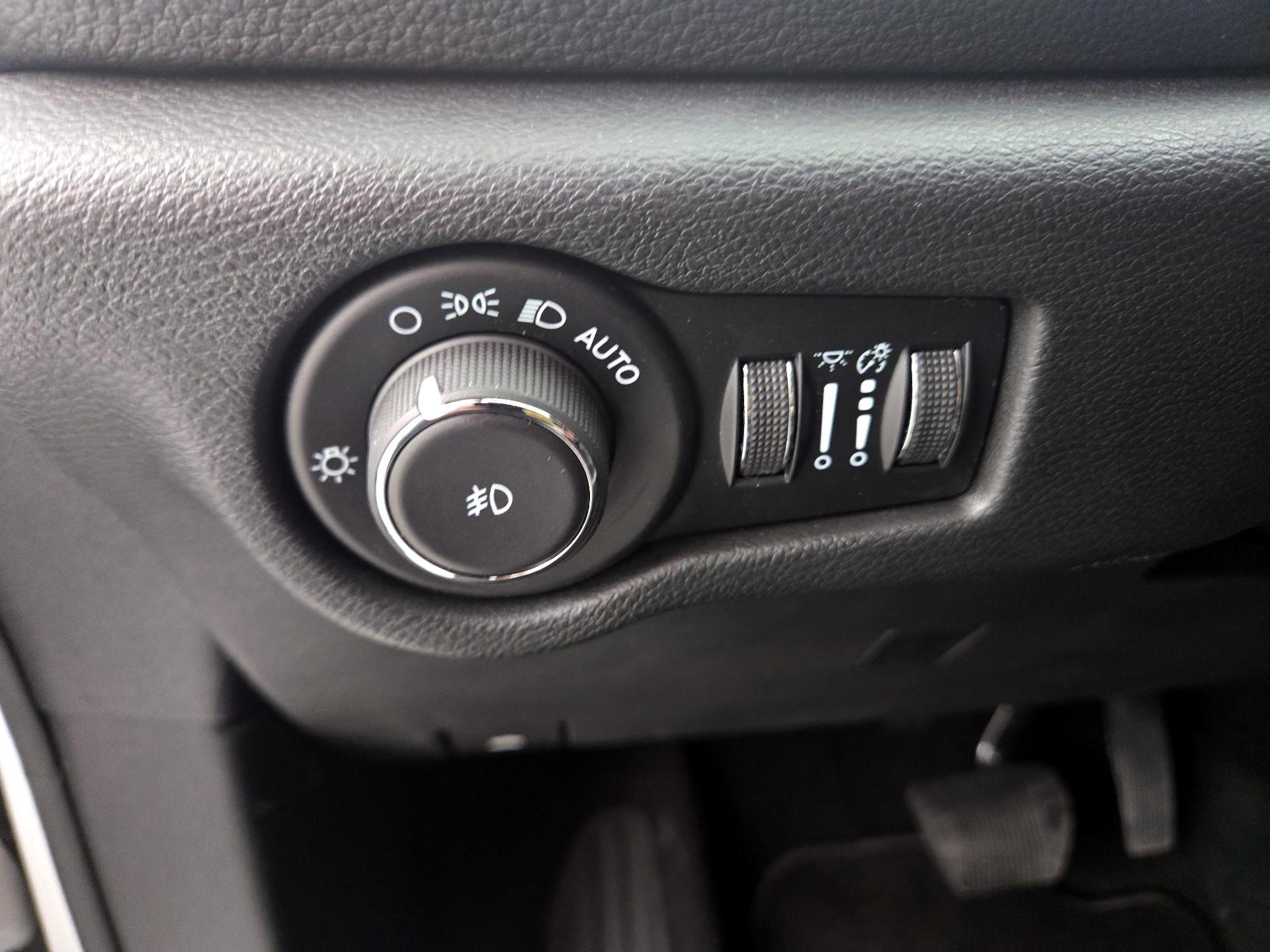 Thumbnail: 2023 Chrysler Pacifica - 13