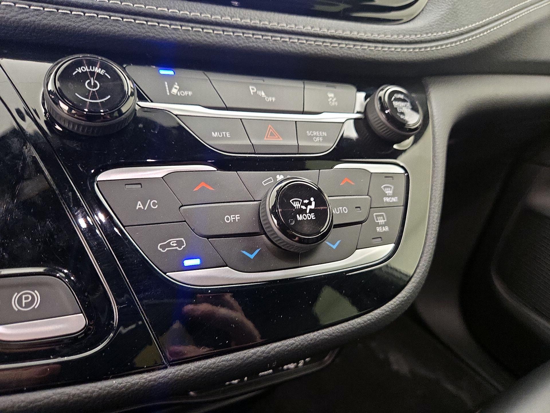 Thumbnail: 2023 Chrysler Pacifica - 16