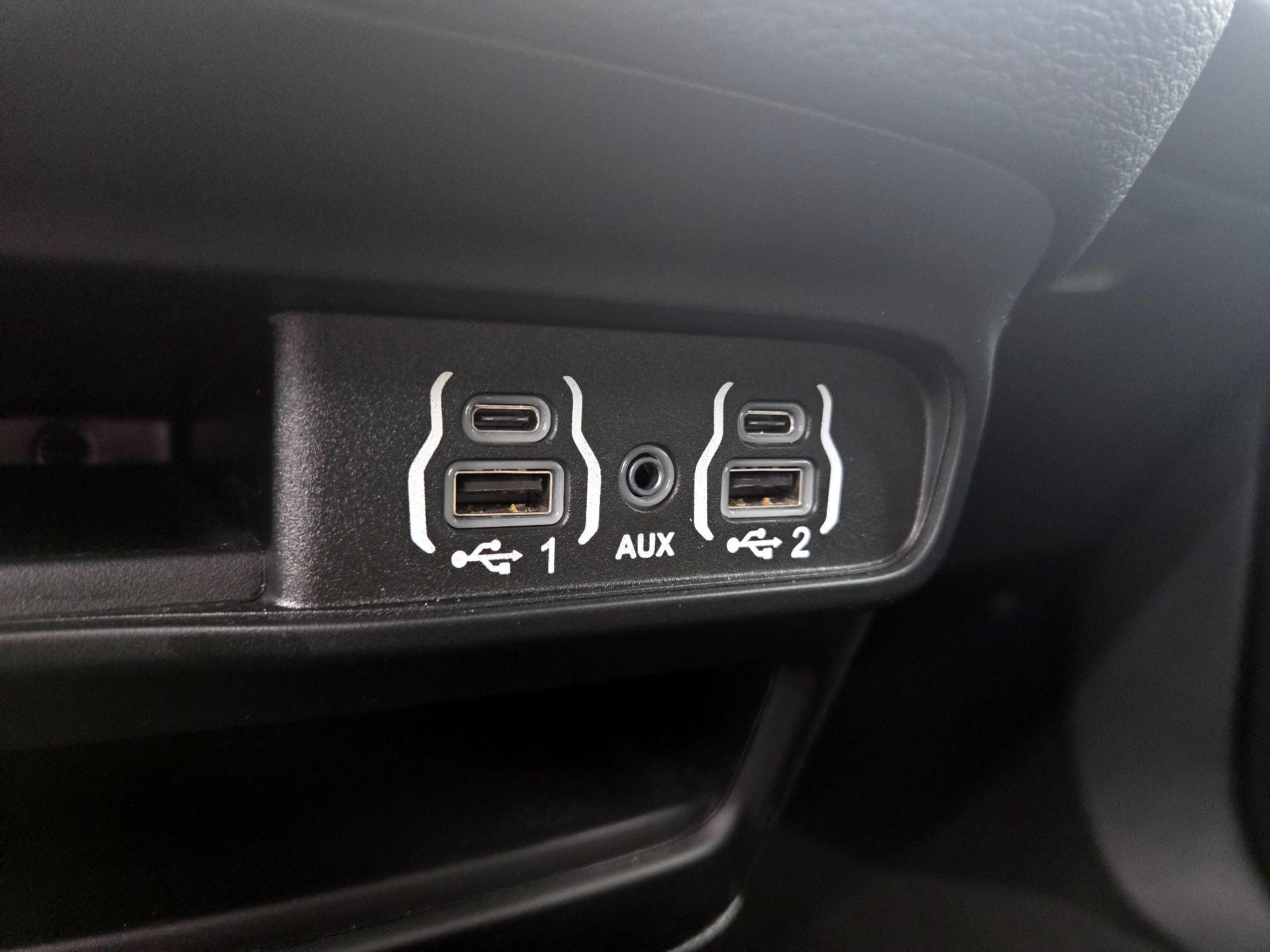 Thumbnail: 2023 Chrysler Pacifica - 18