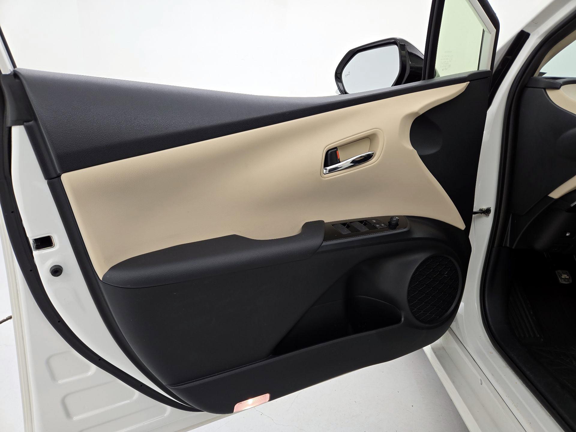 Thumbnail: 2019 Toyota Prius - 12