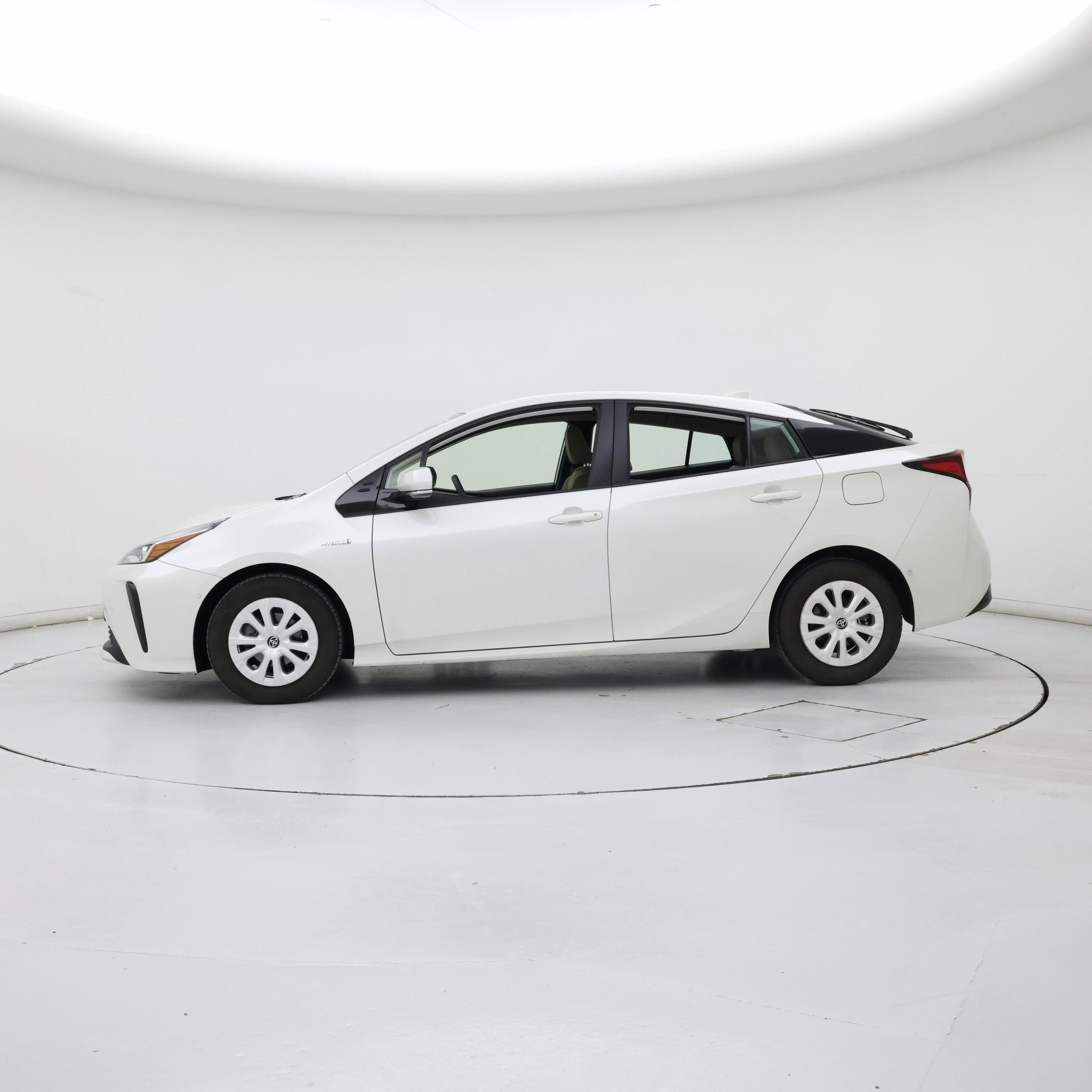 Thumbnail: 2019 Toyota Prius - 3