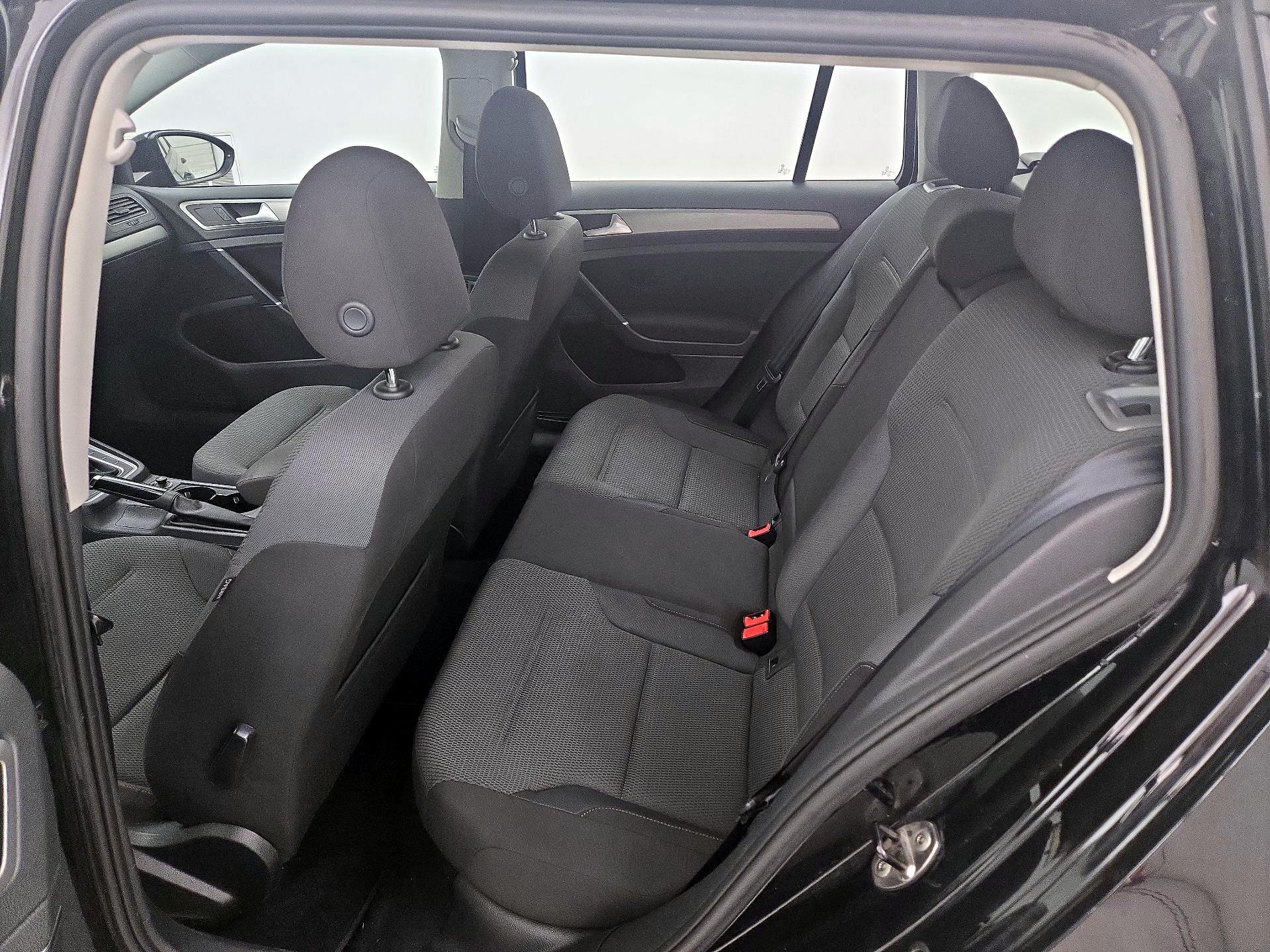 Thumbnail: 2016 Volkswagen Golf - 19