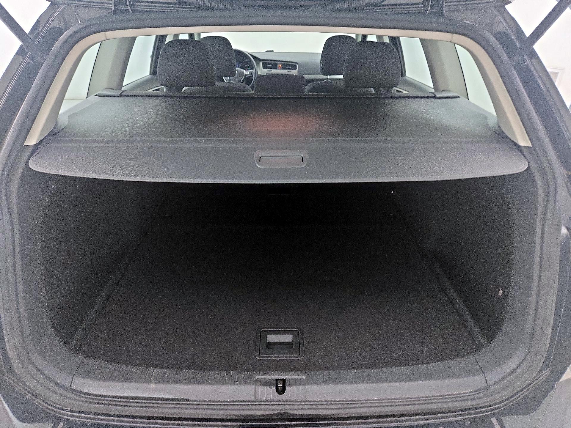 Thumbnail: 2016 Volkswagen Golf - 20