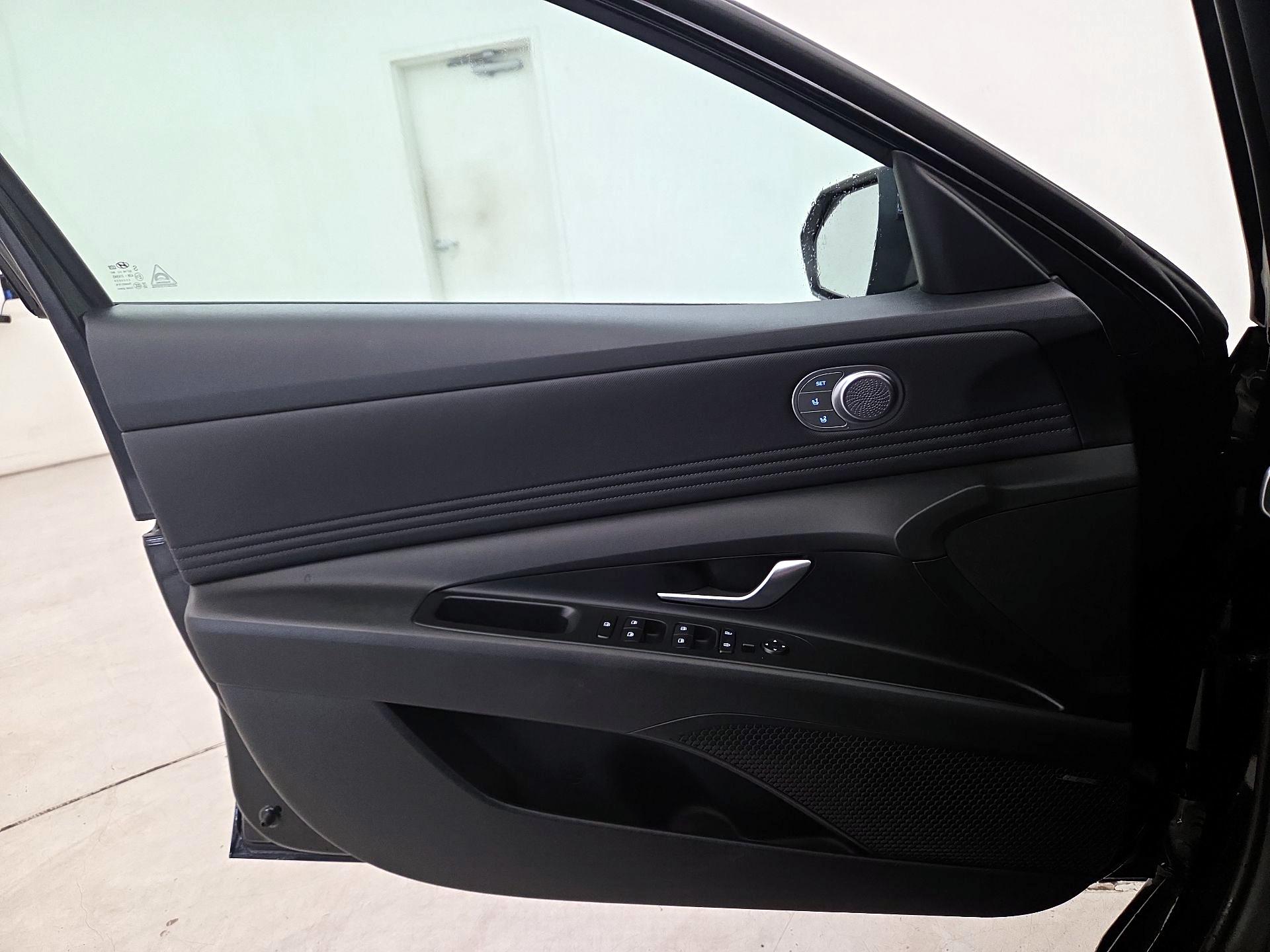 Thumbnail: 2023 Hyundai Elantra - 12