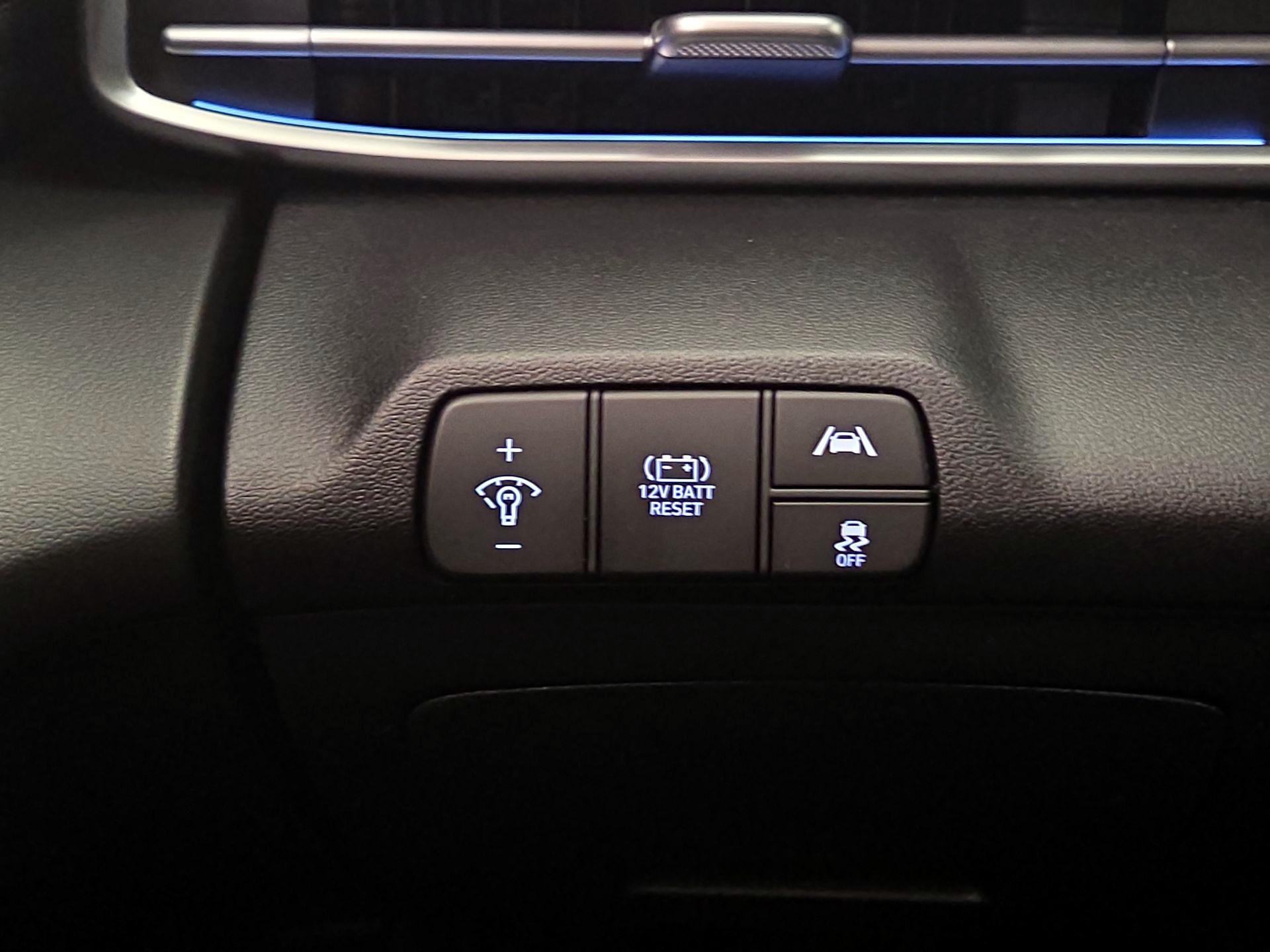 Thumbnail: 2023 Hyundai Elantra - 13