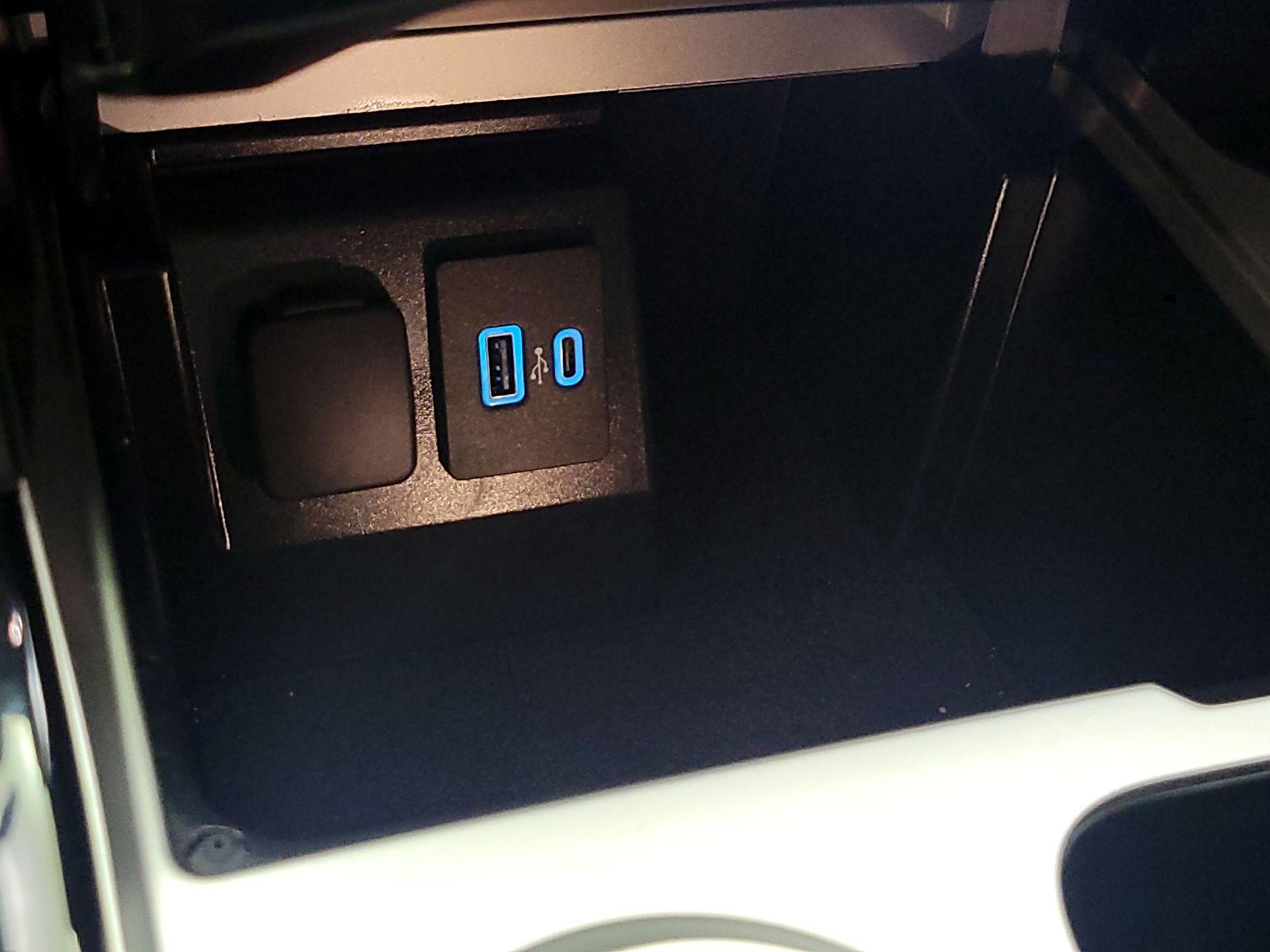 Thumbnail: 2022 Ford Explorer - 17