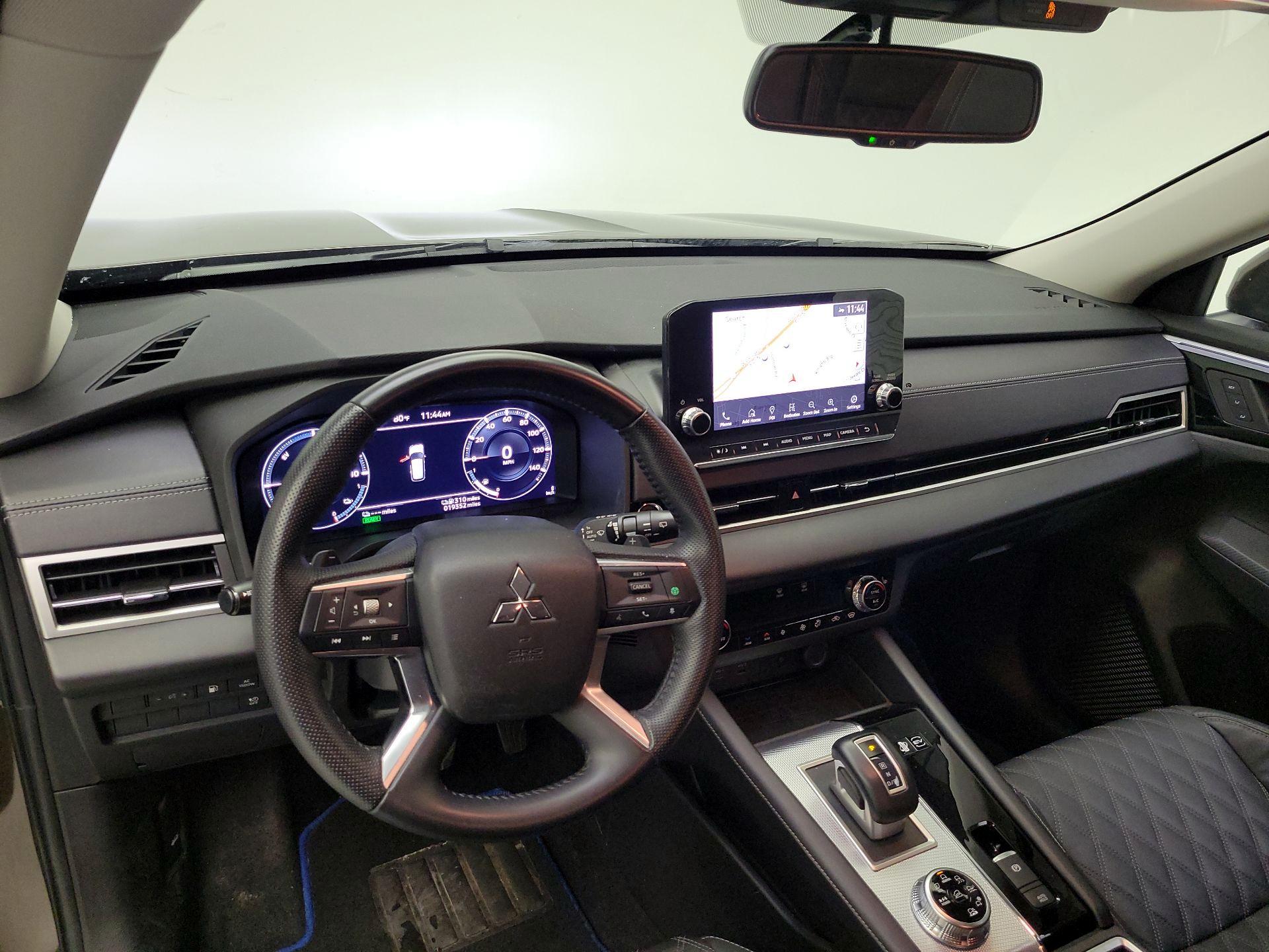 Thumbnail: 2023 Mitsubishi Outlander - 9