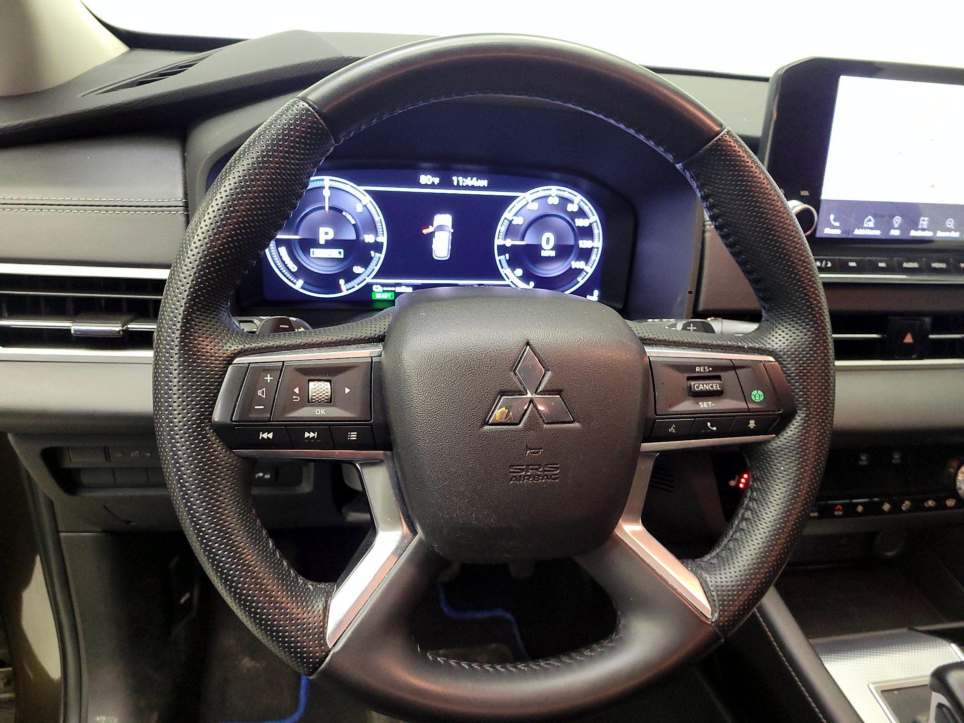 Thumbnail: 2023 Mitsubishi Outlander - 10